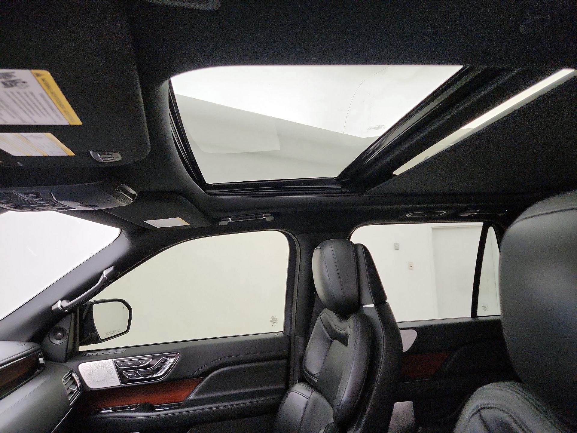 Thumbnail: 2020 Lincoln Navigator L - 20