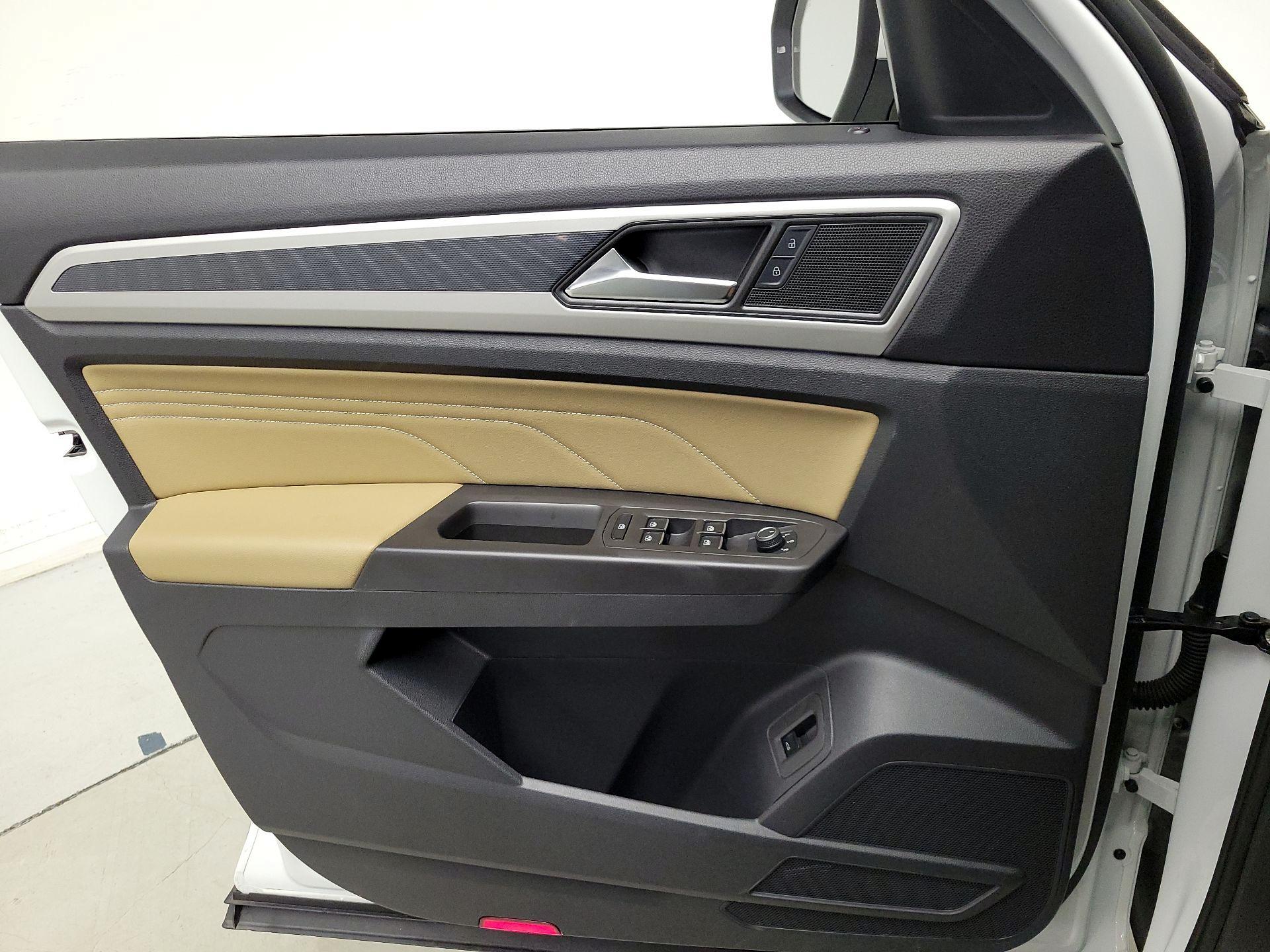 Thumbnail: 2023 Volkswagen Atlas - 12