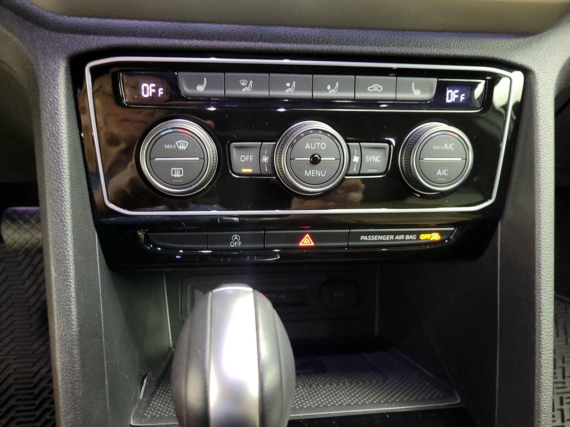 Thumbnail: 2023 Volkswagen Atlas - 17