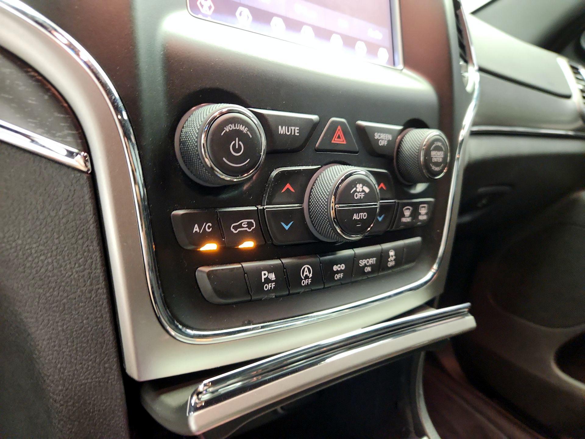 Thumbnail: 2018 Jeep Grand Cherokee - 16