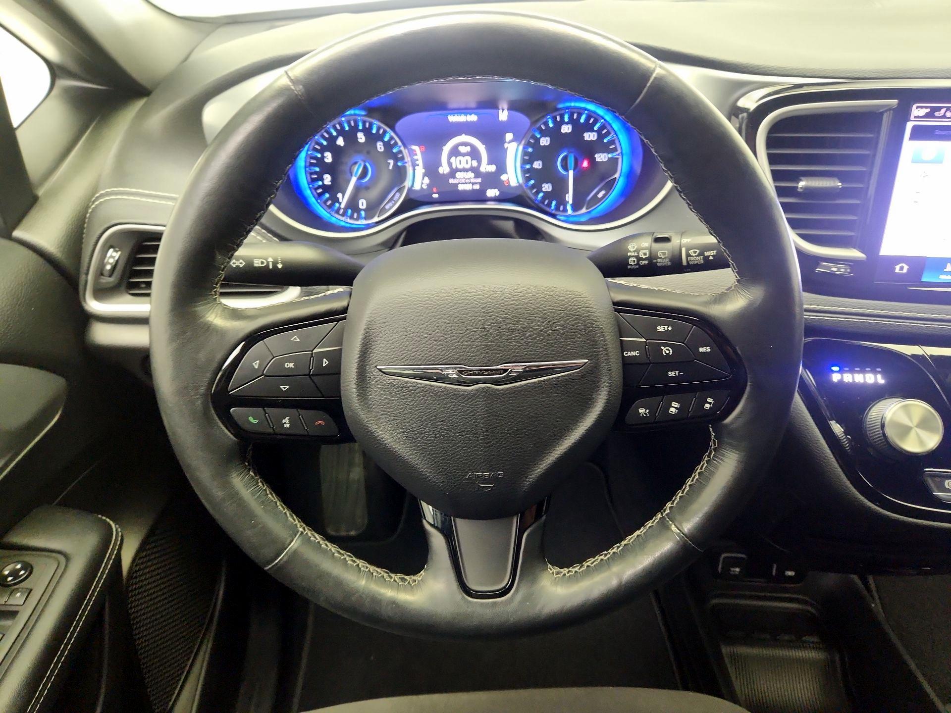 Thumbnail: 2021 Chrysler Pacifica - 10