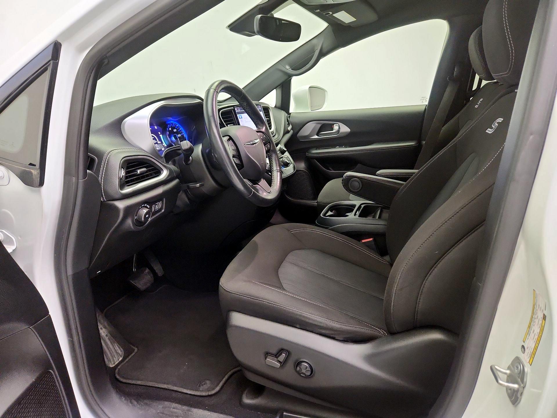 Thumbnail: 2021 Chrysler Pacifica - 11