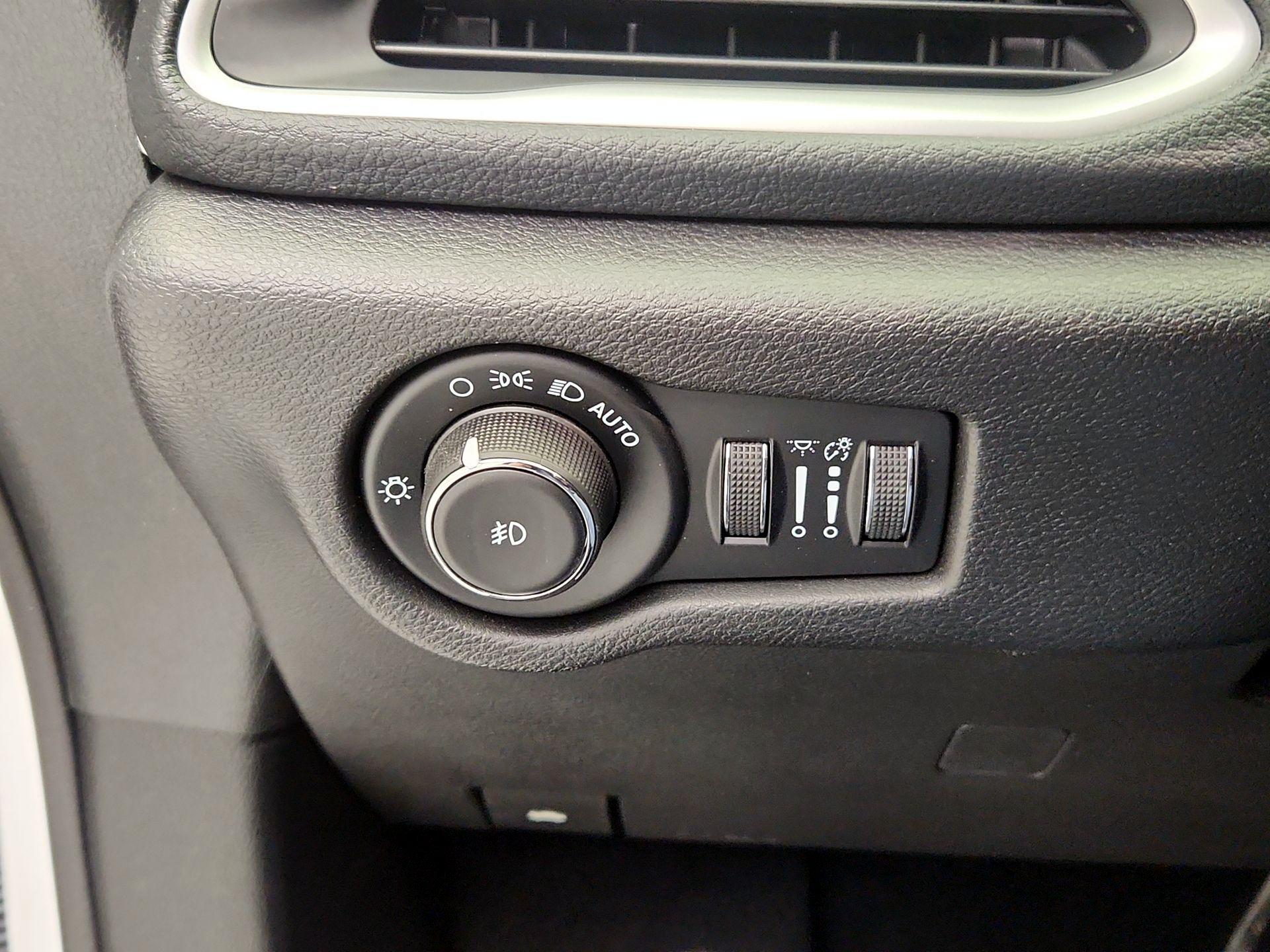 Thumbnail: 2021 Chrysler Pacifica - 13