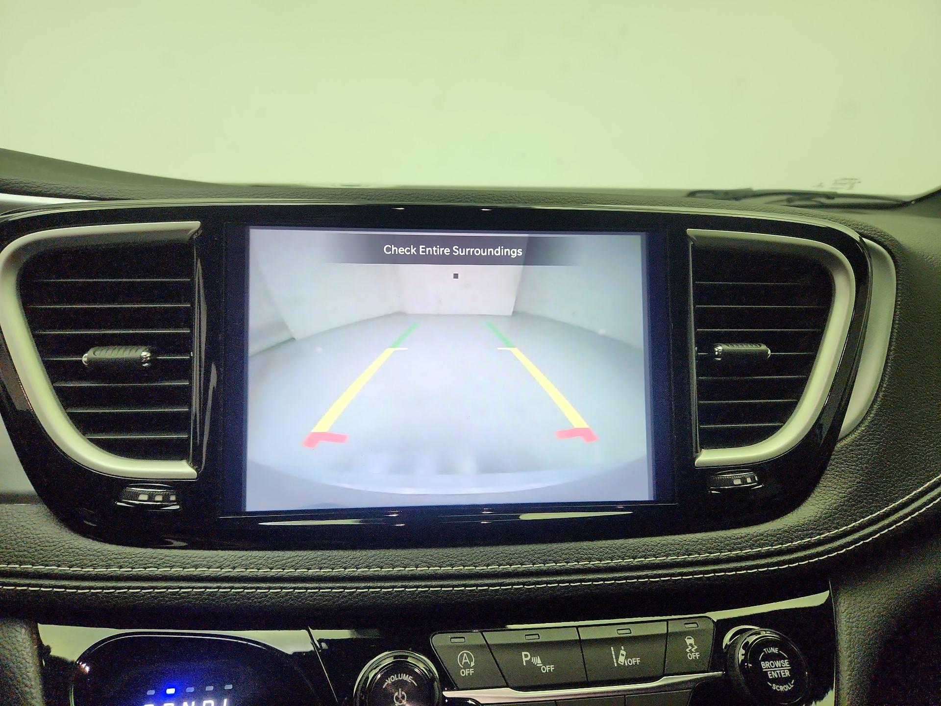 Thumbnail: 2021 Chrysler Pacifica - 14