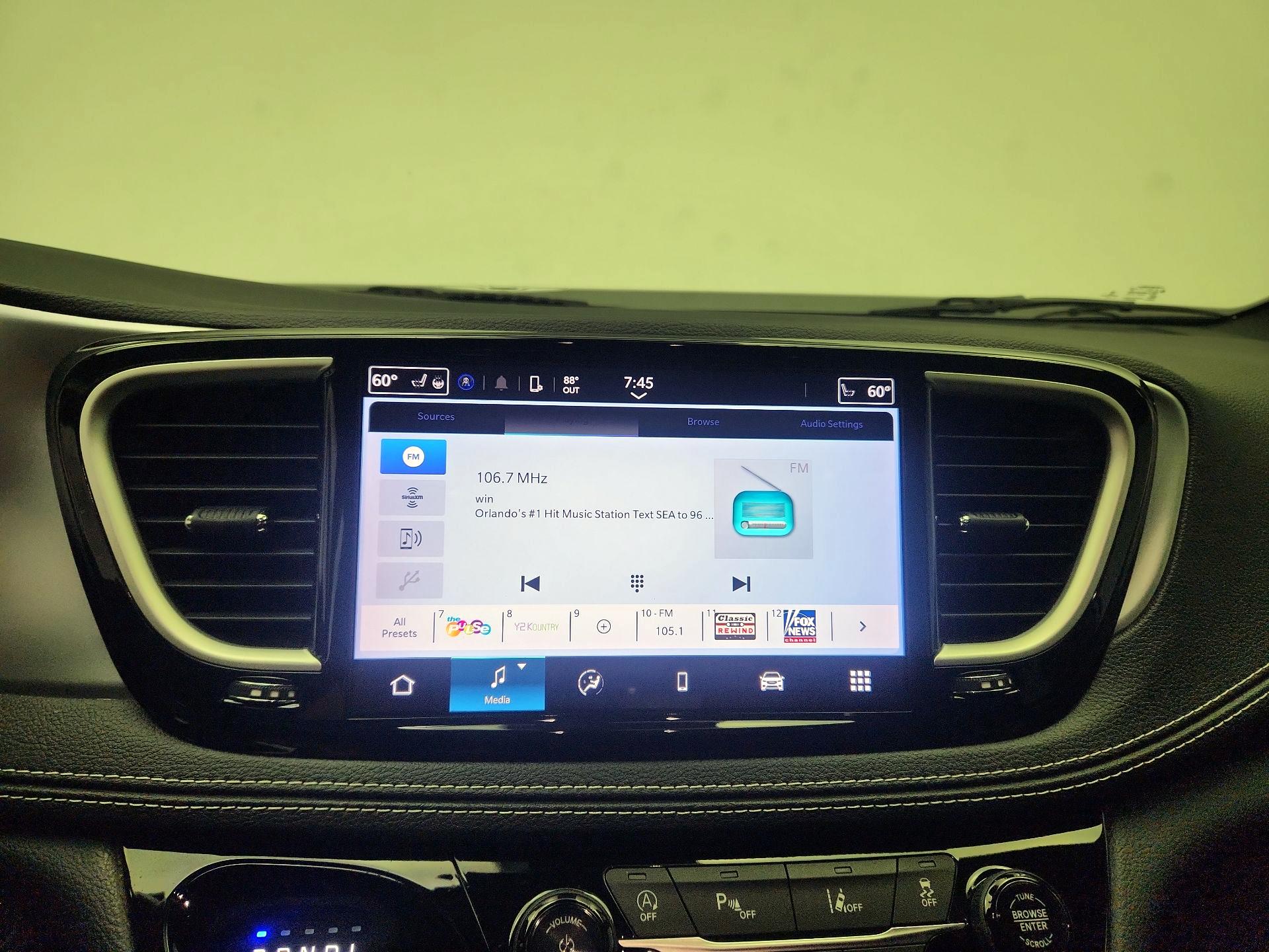 Thumbnail: 2021 Chrysler Pacifica - 15