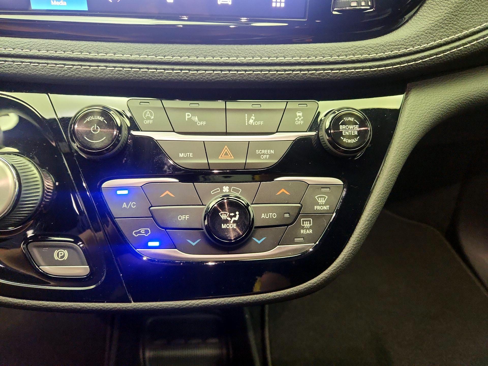 Thumbnail: 2021 Chrysler Pacifica - 16