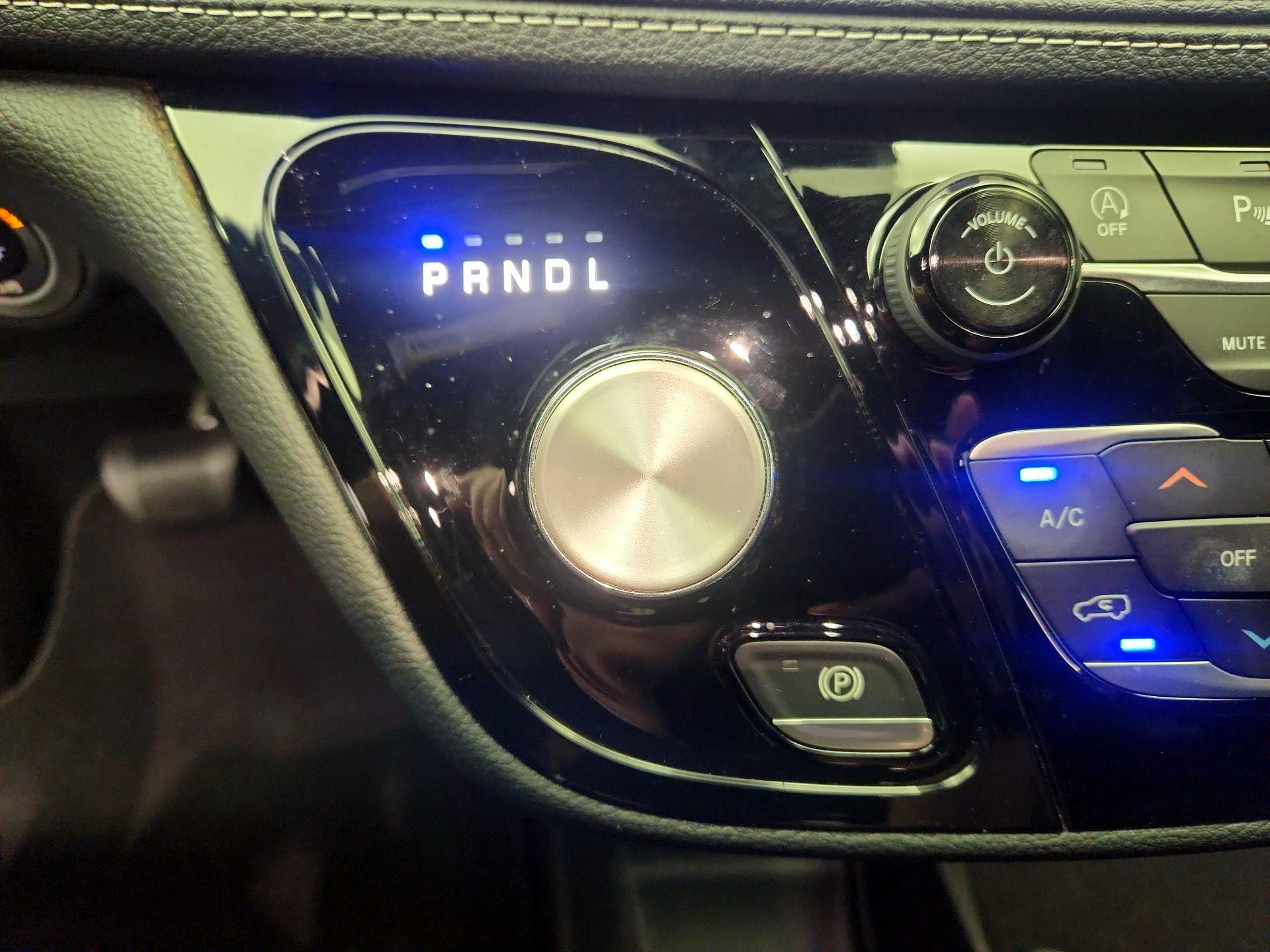 Thumbnail: 2021 Chrysler Pacifica - 17