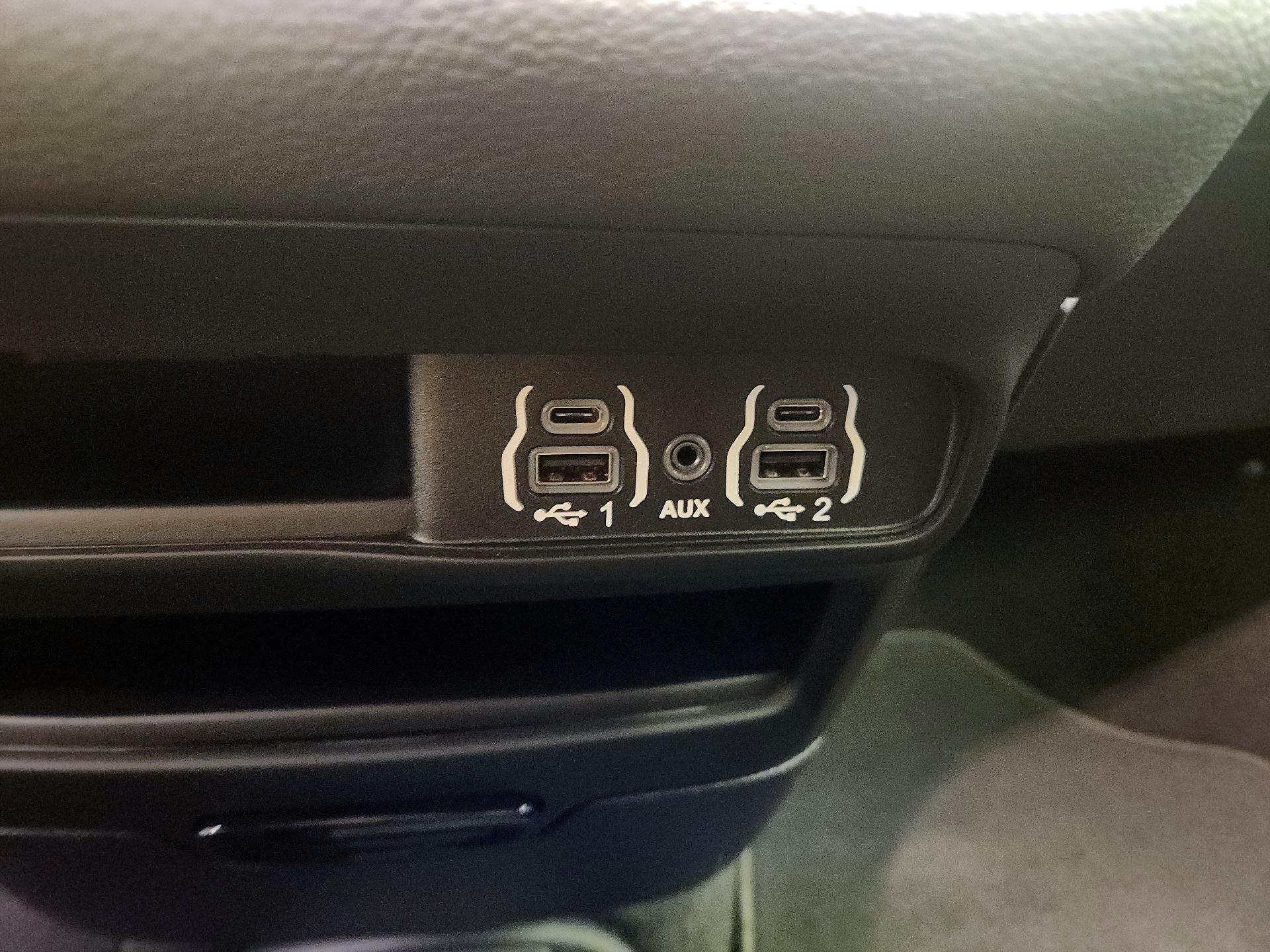 Thumbnail: 2021 Chrysler Pacifica - 18