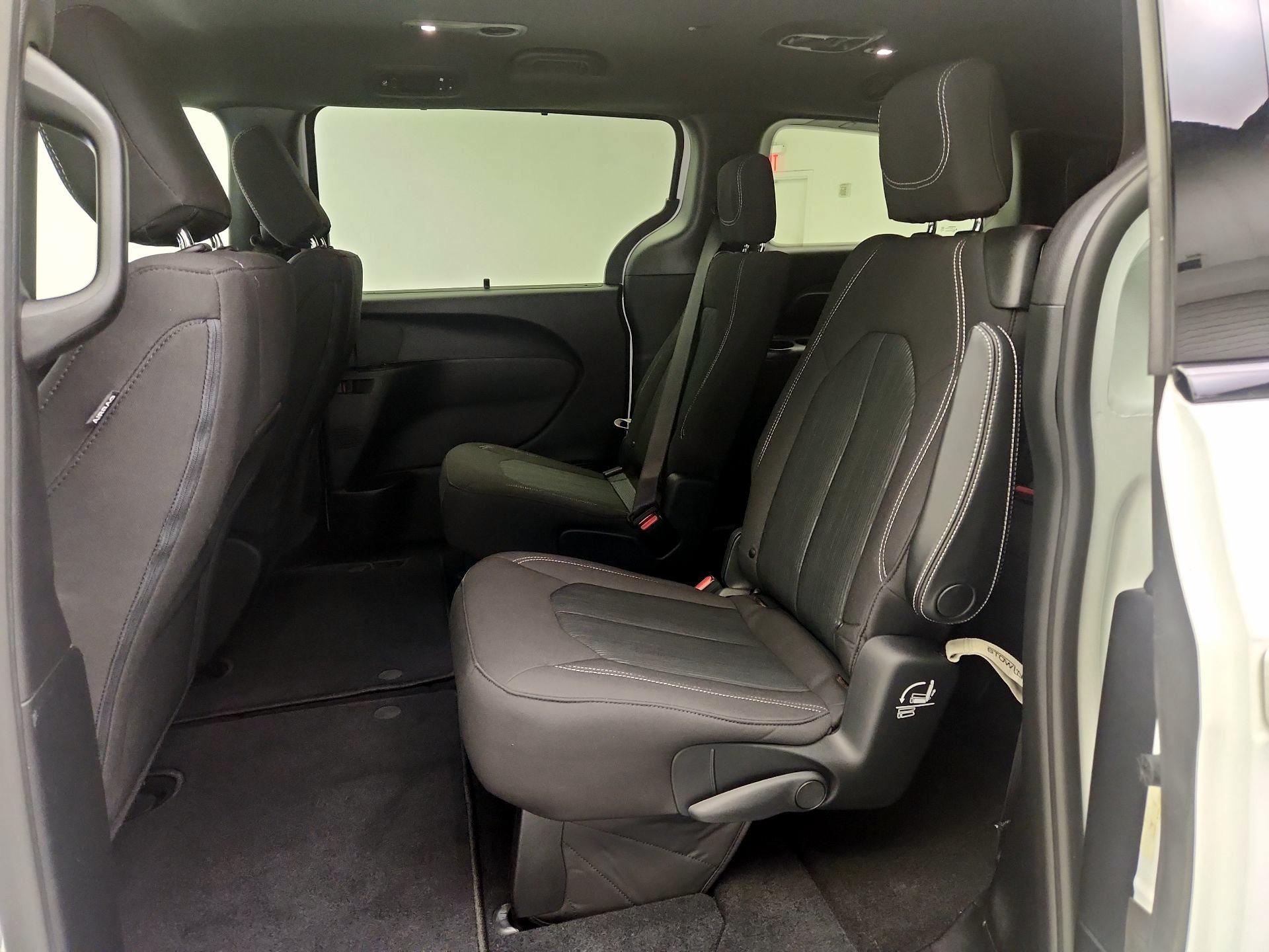 Thumbnail: 2021 Chrysler Pacifica - 19