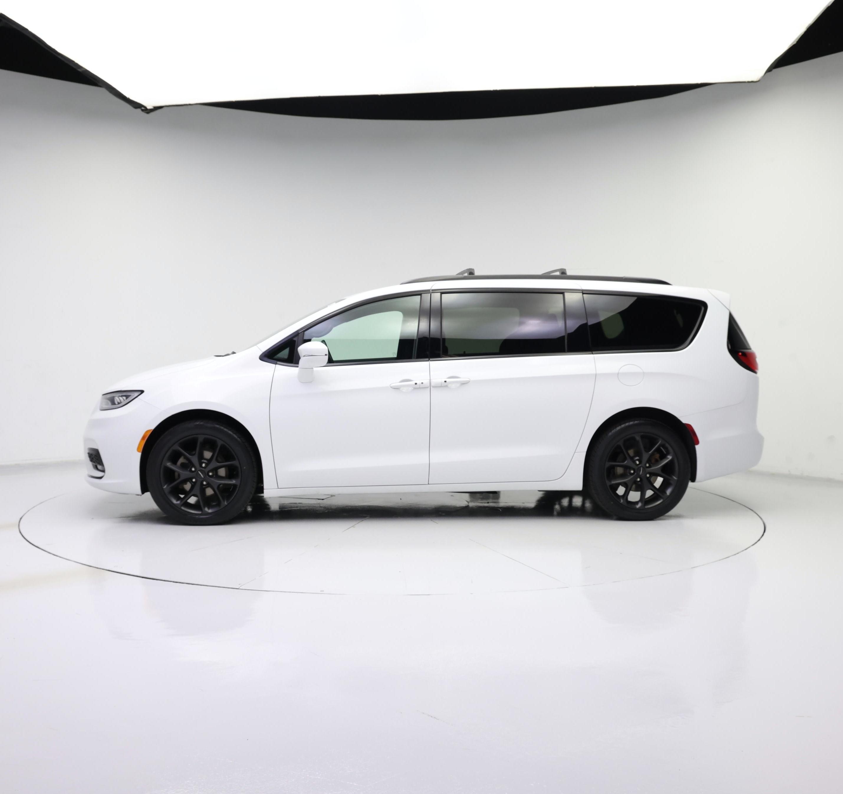 Thumbnail: 2021 Chrysler Pacifica - 3