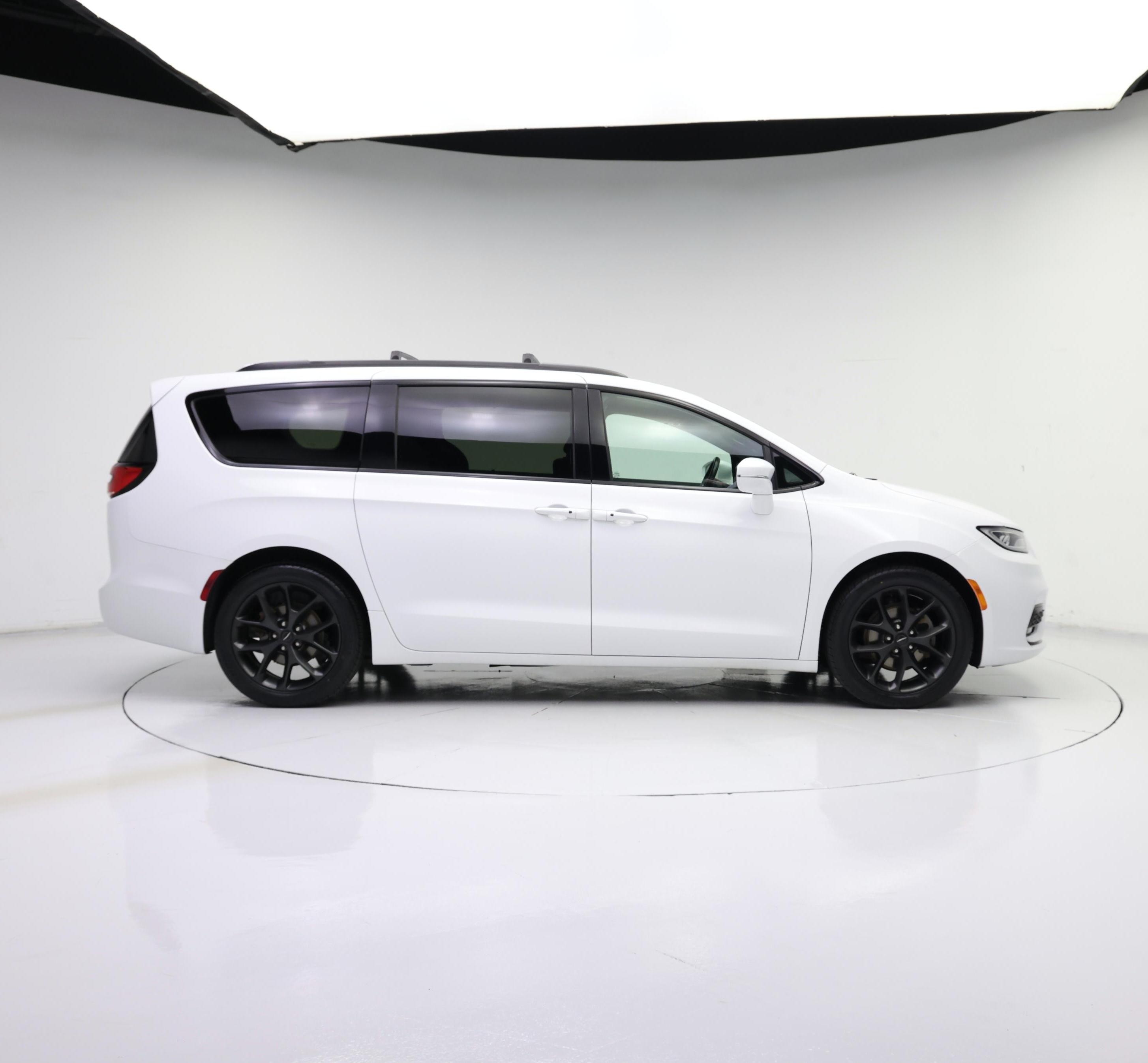 Thumbnail: 2021 Chrysler Pacifica - 7