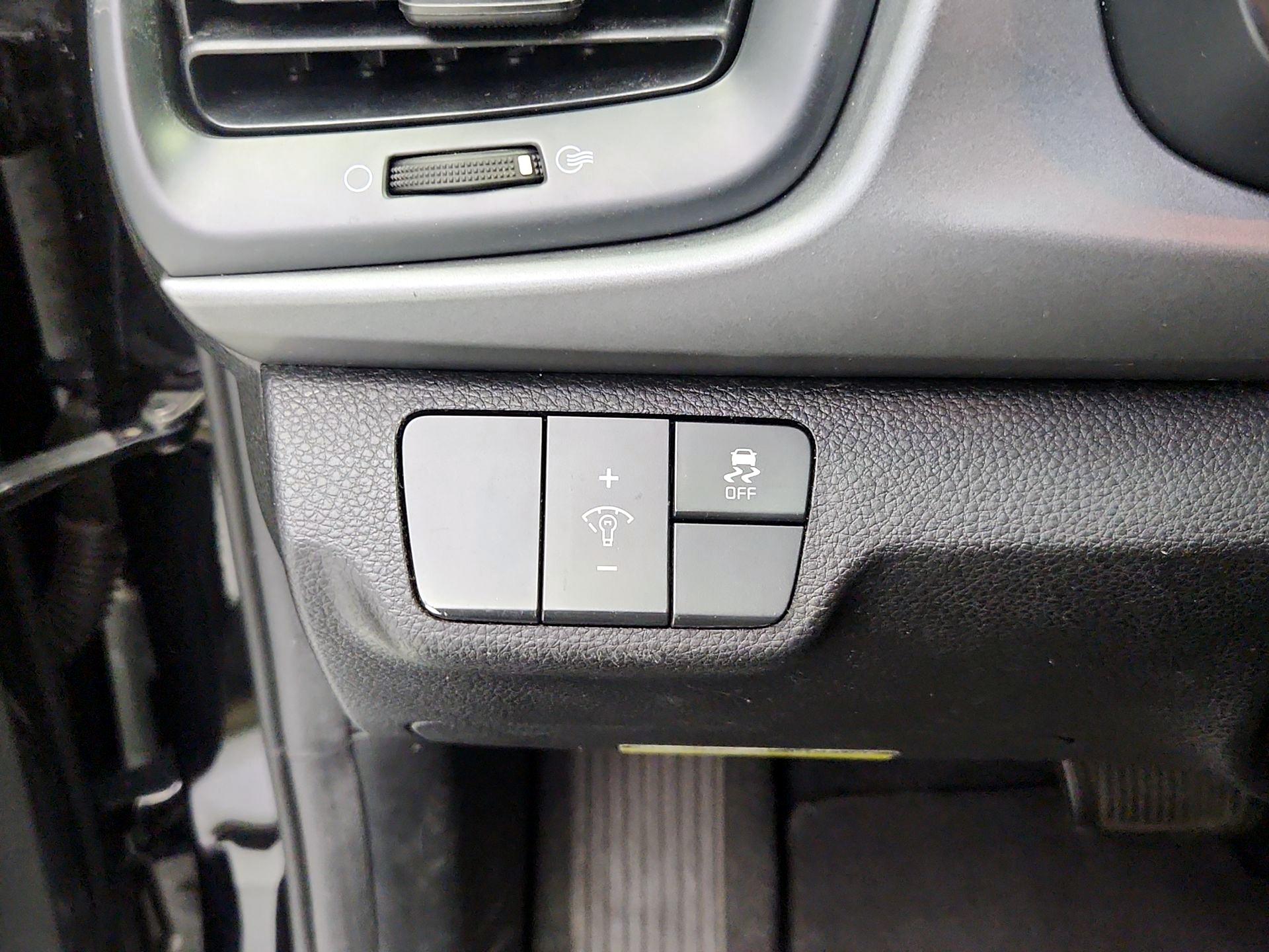 Thumbnail: 2019 Kia Rio - 13