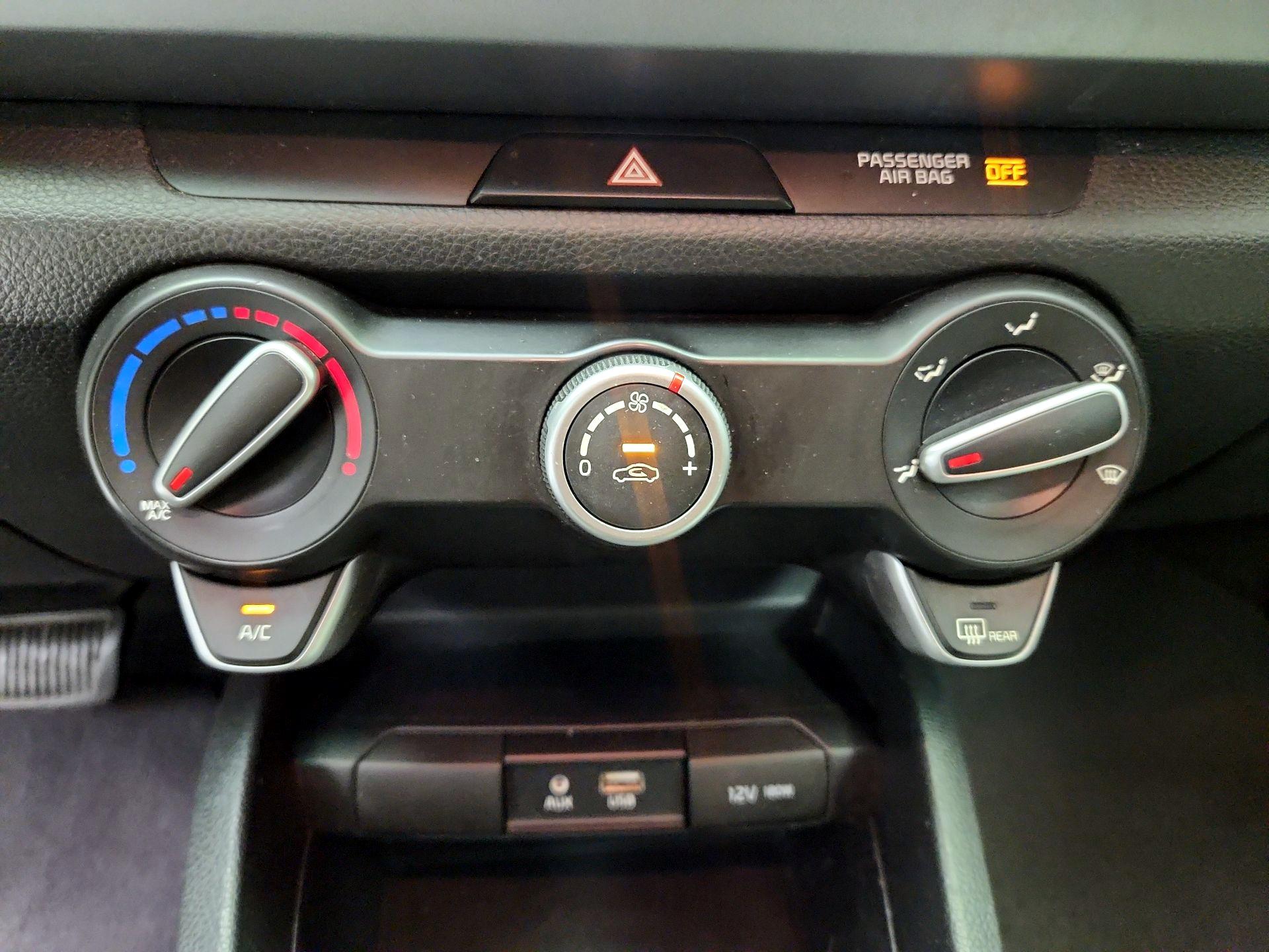 Thumbnail: 2019 Kia Rio - 16