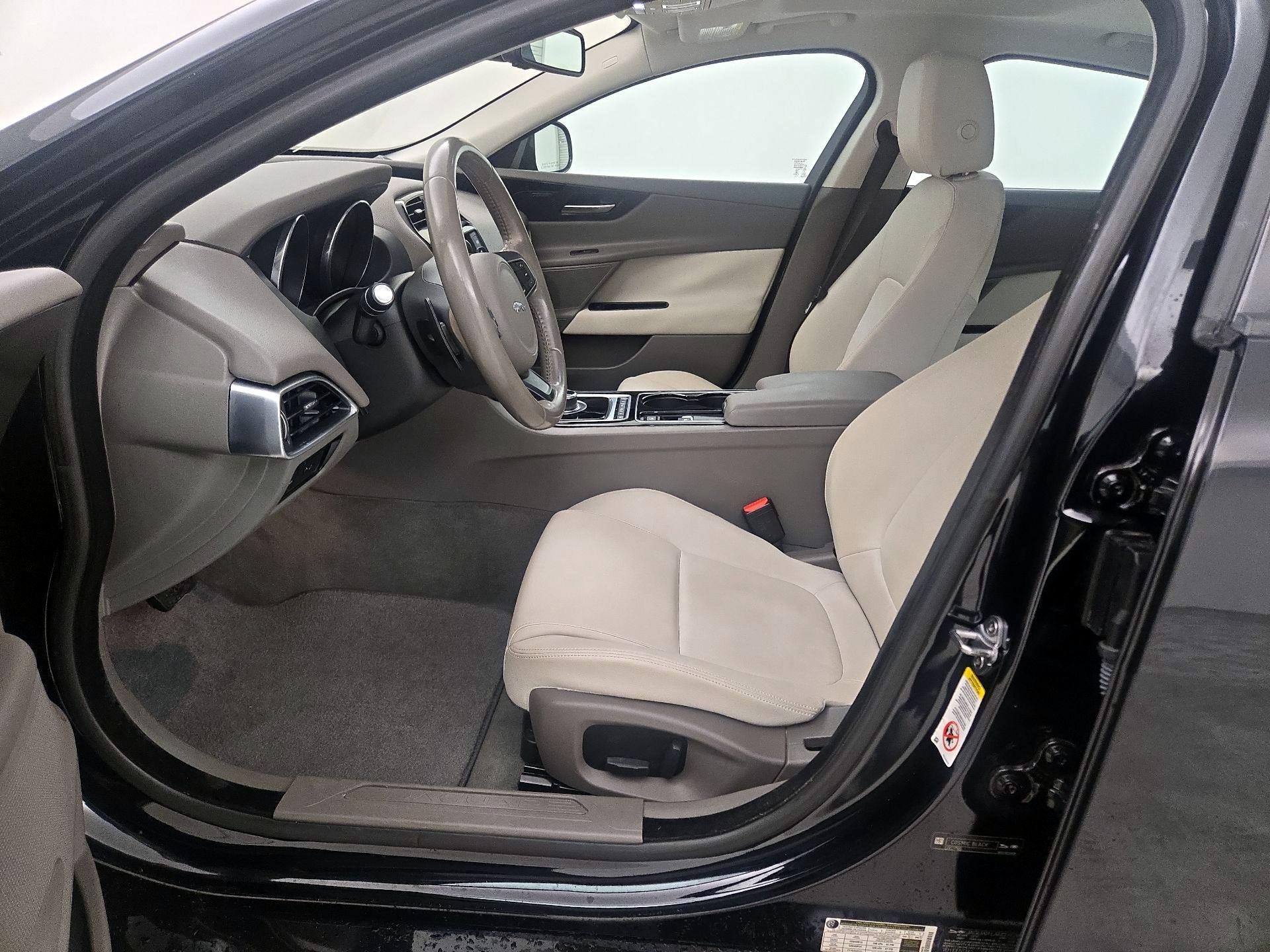 Thumbnail: 2017 Jaguar XE - 11