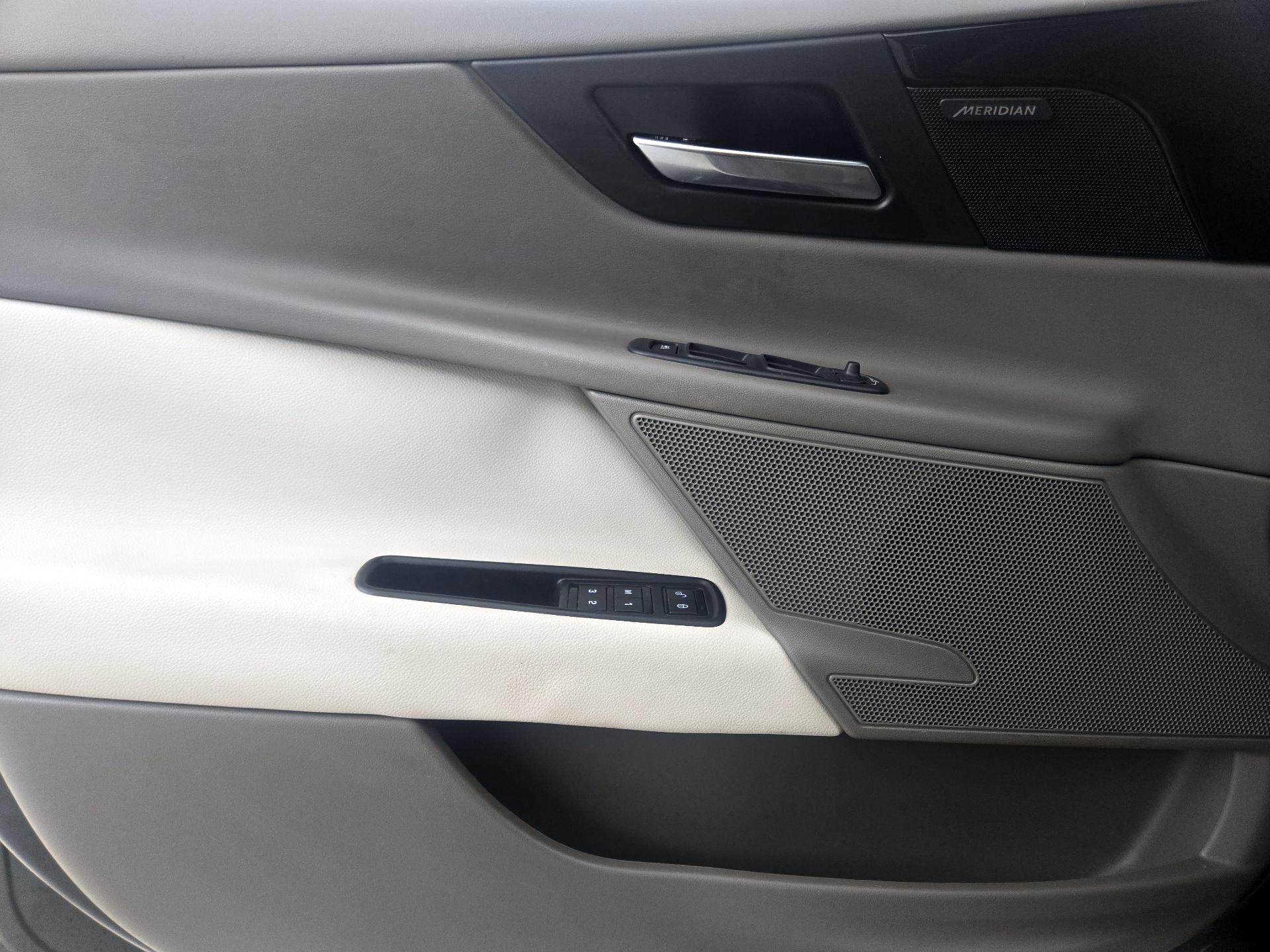 Thumbnail: 2017 Jaguar XE - 12