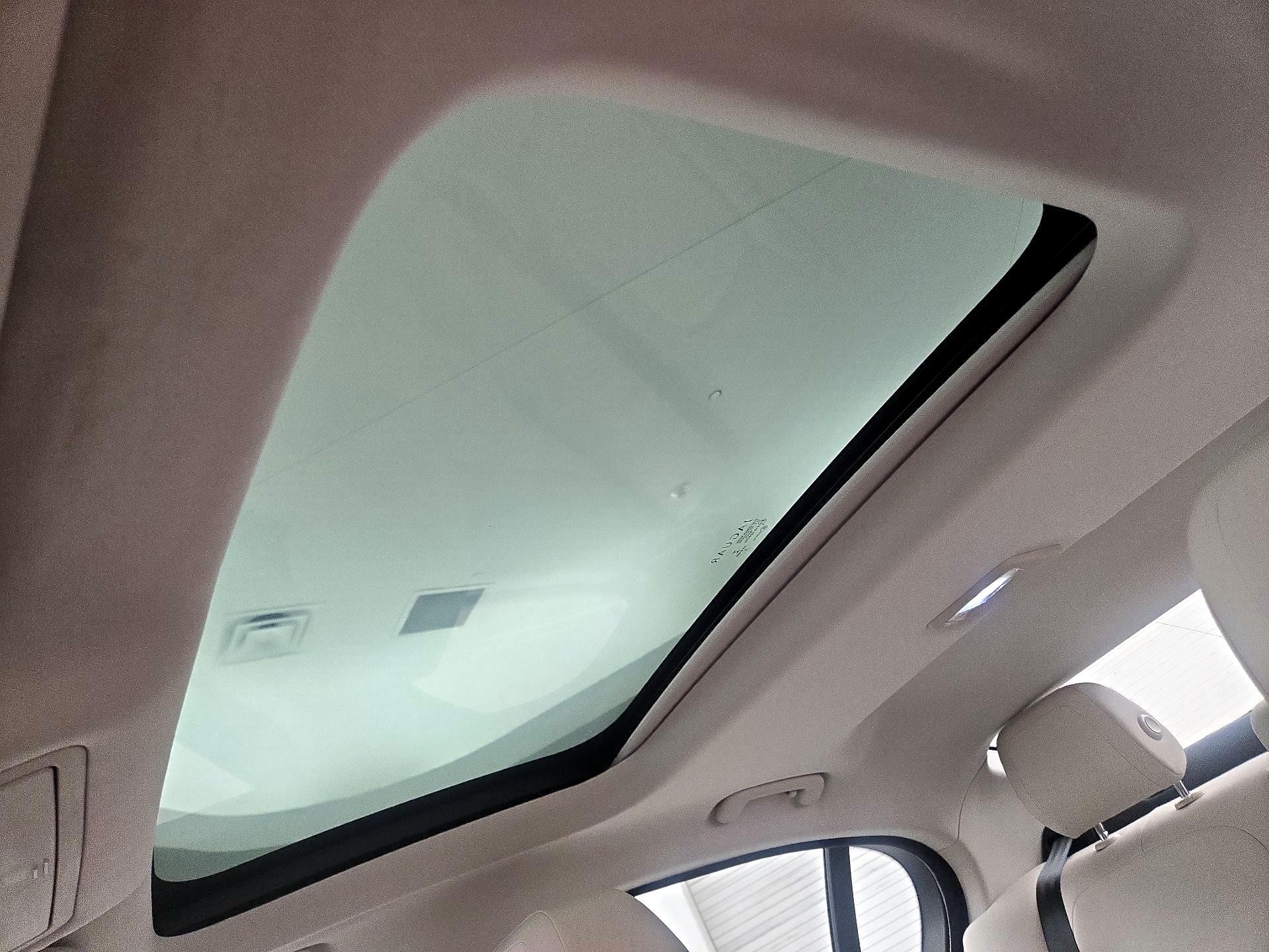 Thumbnail: 2017 Jaguar XE - 19