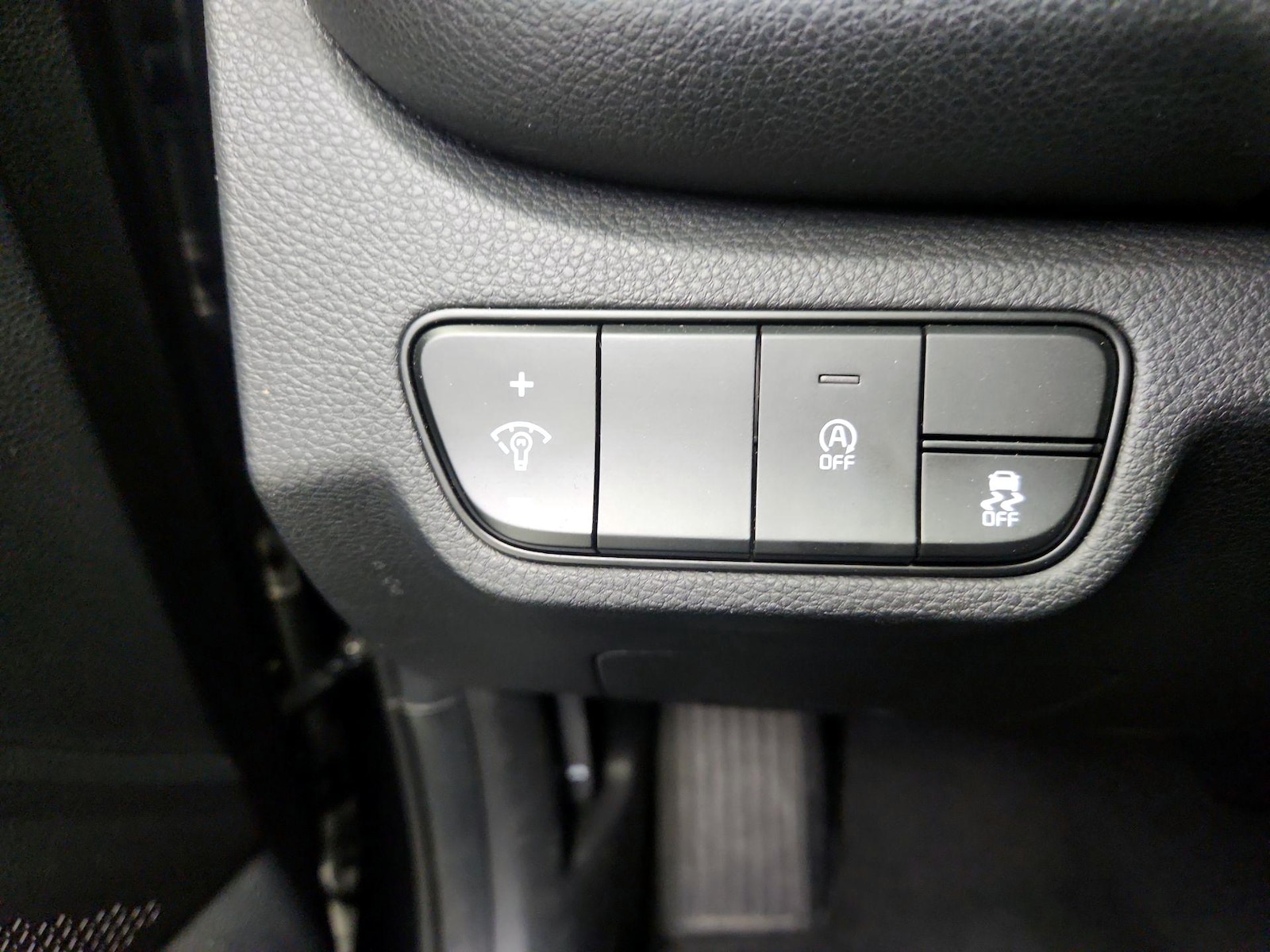 2025 Kia Seltos S - Photo 14