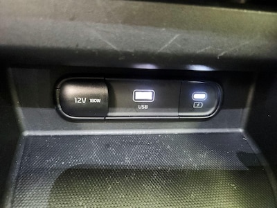 USB/AUX Ports