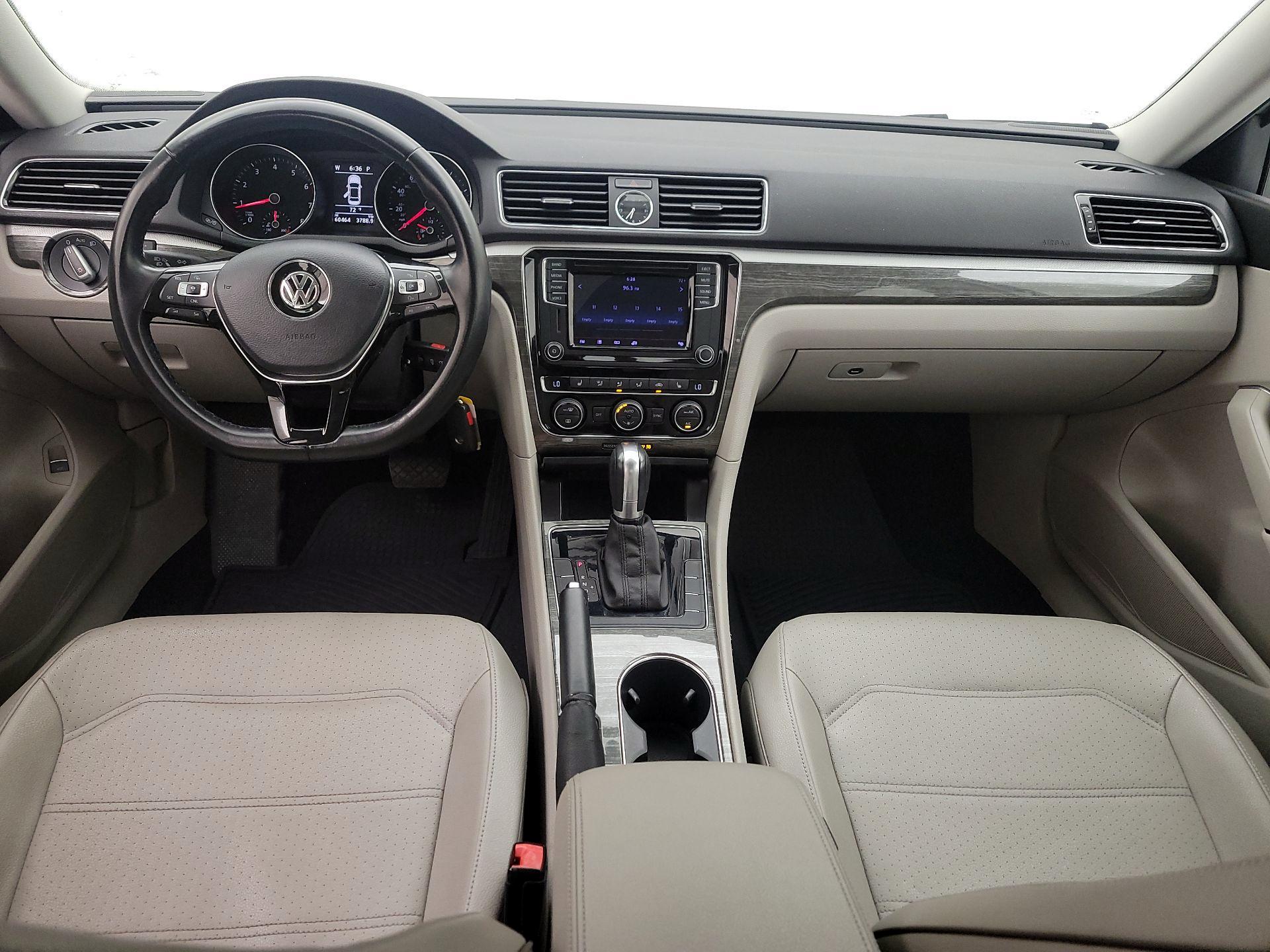 Thumbnail: 2016 Volkswagen Passat - 9