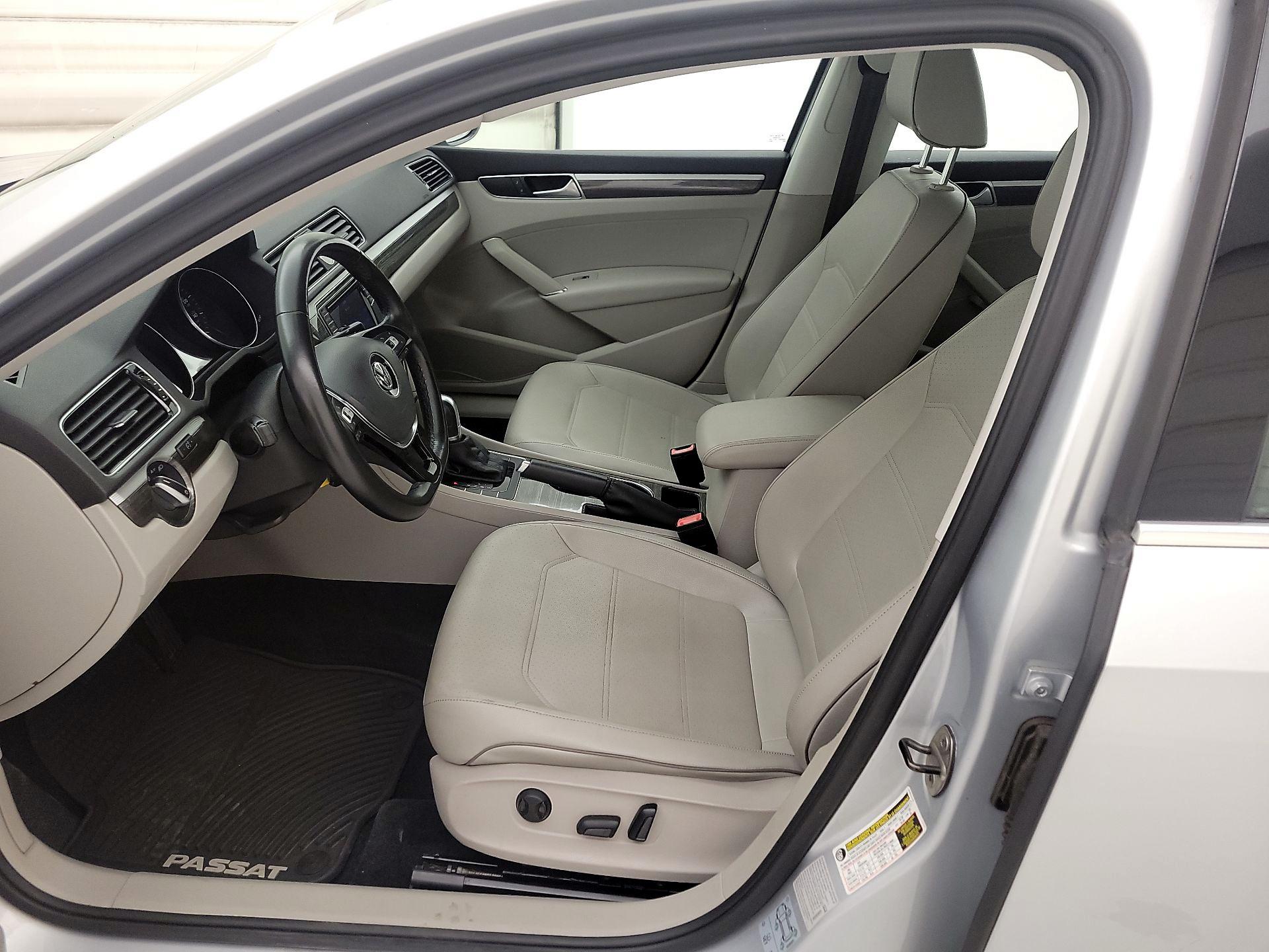 Thumbnail: 2016 Volkswagen Passat - 11