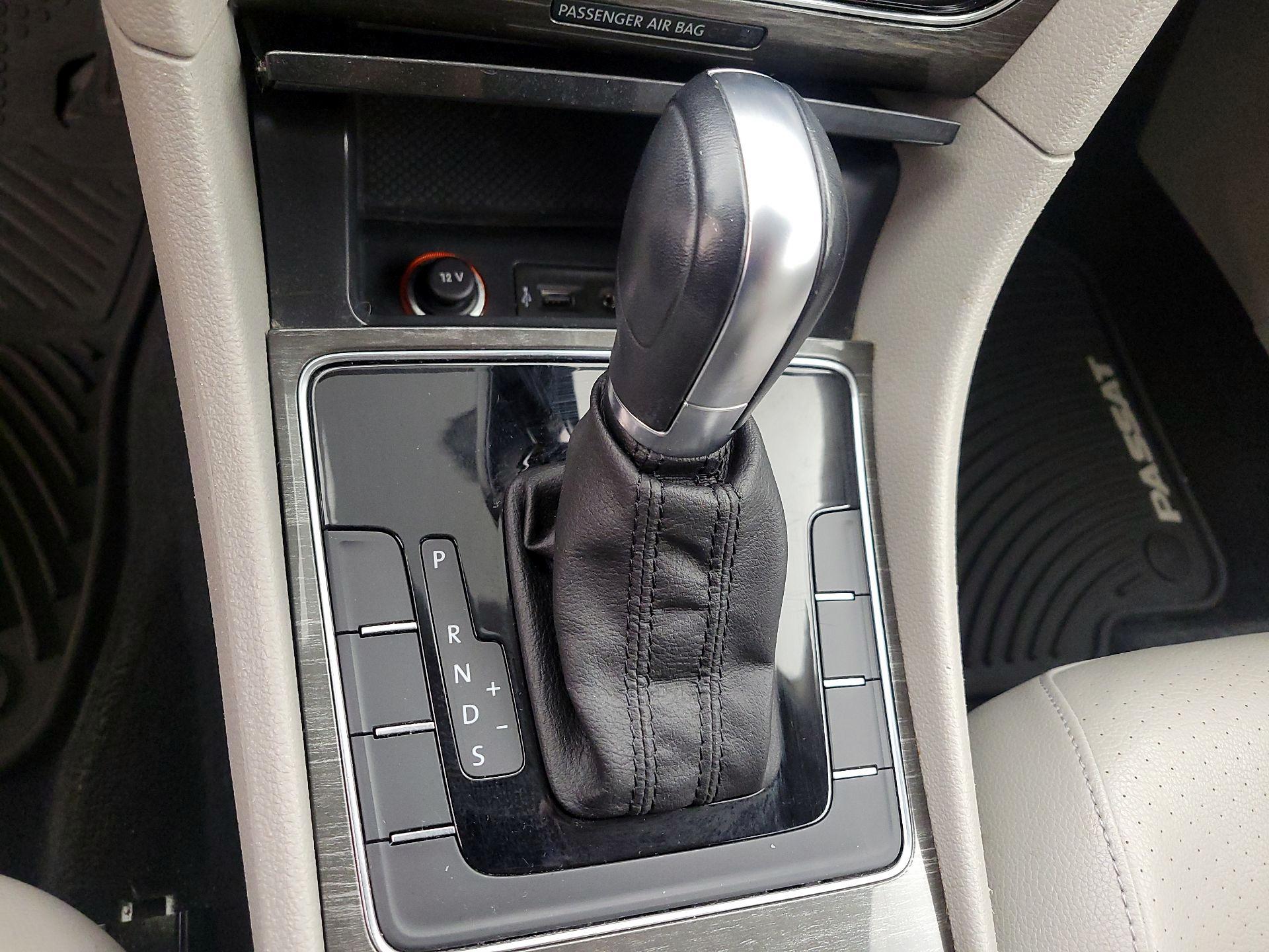 Thumbnail: 2016 Volkswagen Passat - 15