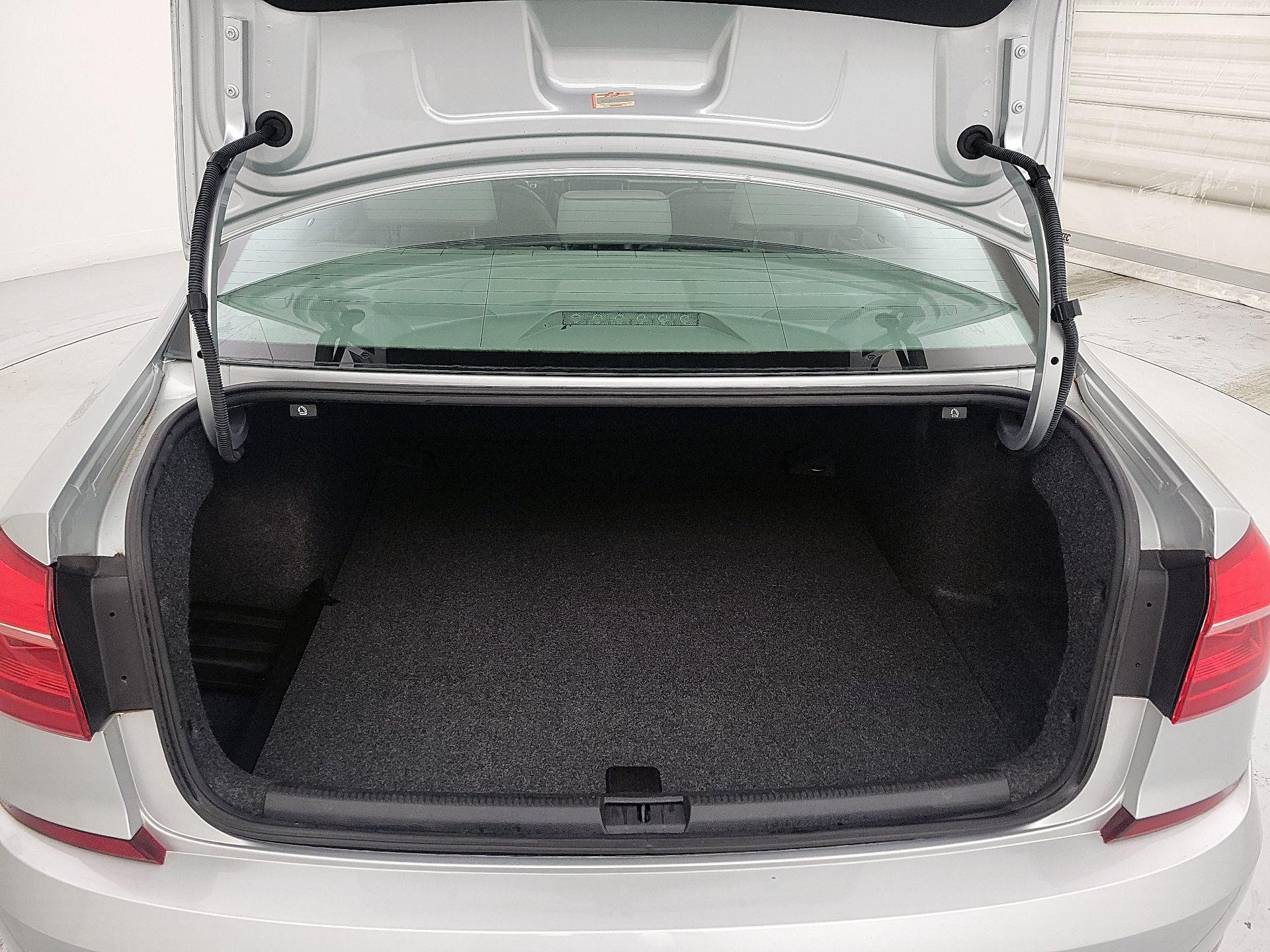 Thumbnail: 2016 Volkswagen Passat - 16