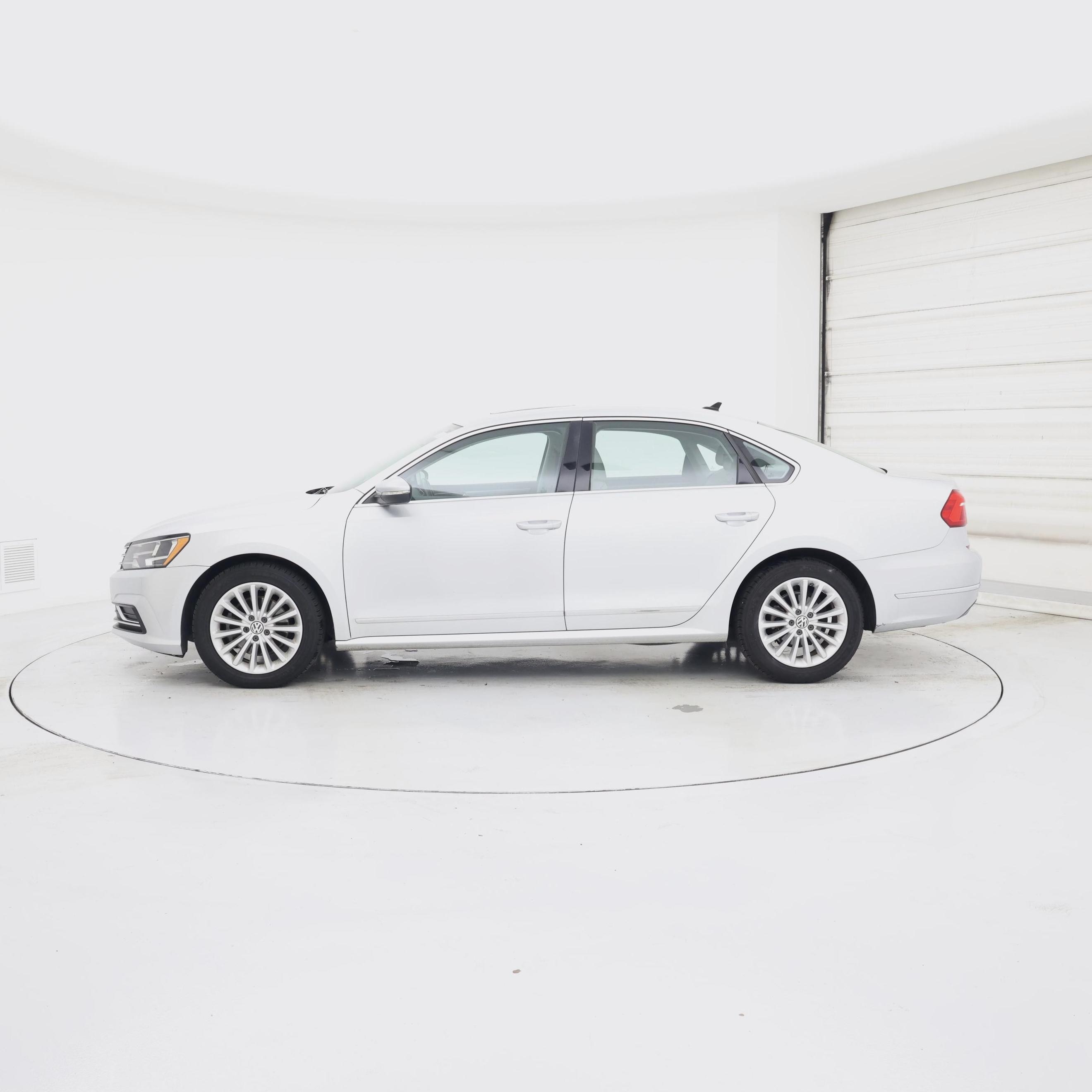 Thumbnail: 2016 Volkswagen Passat - 3