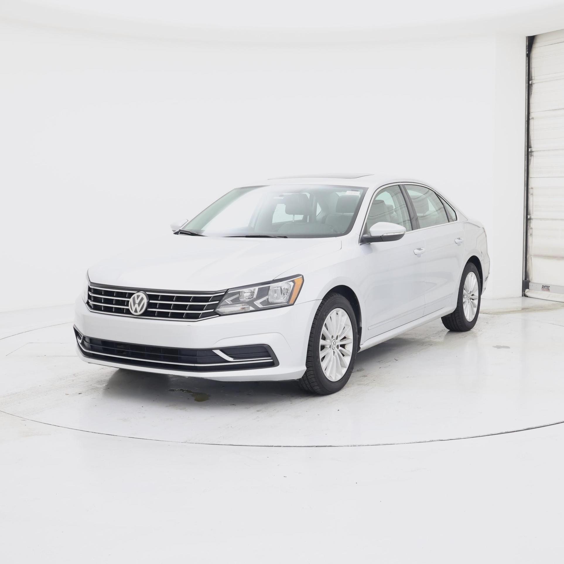 Thumbnail: 2016 Volkswagen Passat - 4