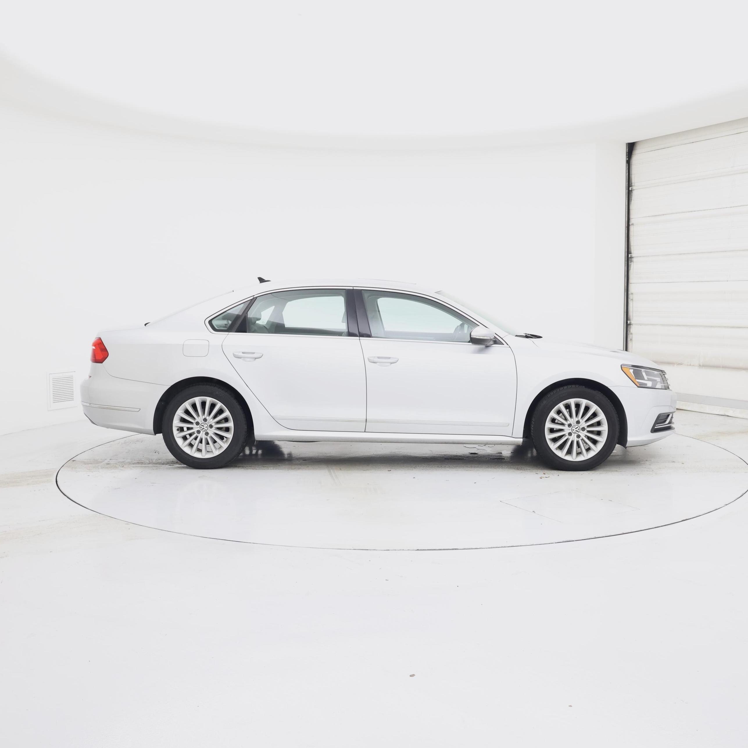 Thumbnail: 2016 Volkswagen Passat - 7