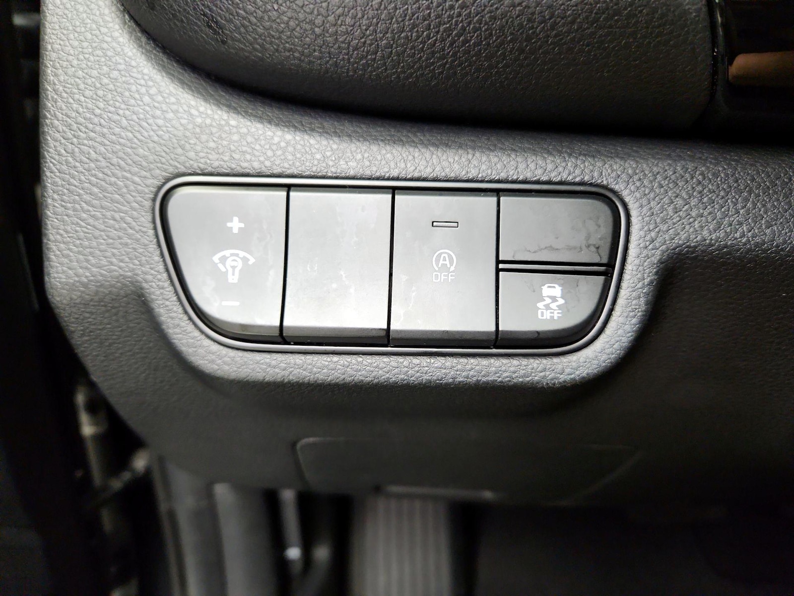 2025 Kia Seltos S - Photo 14