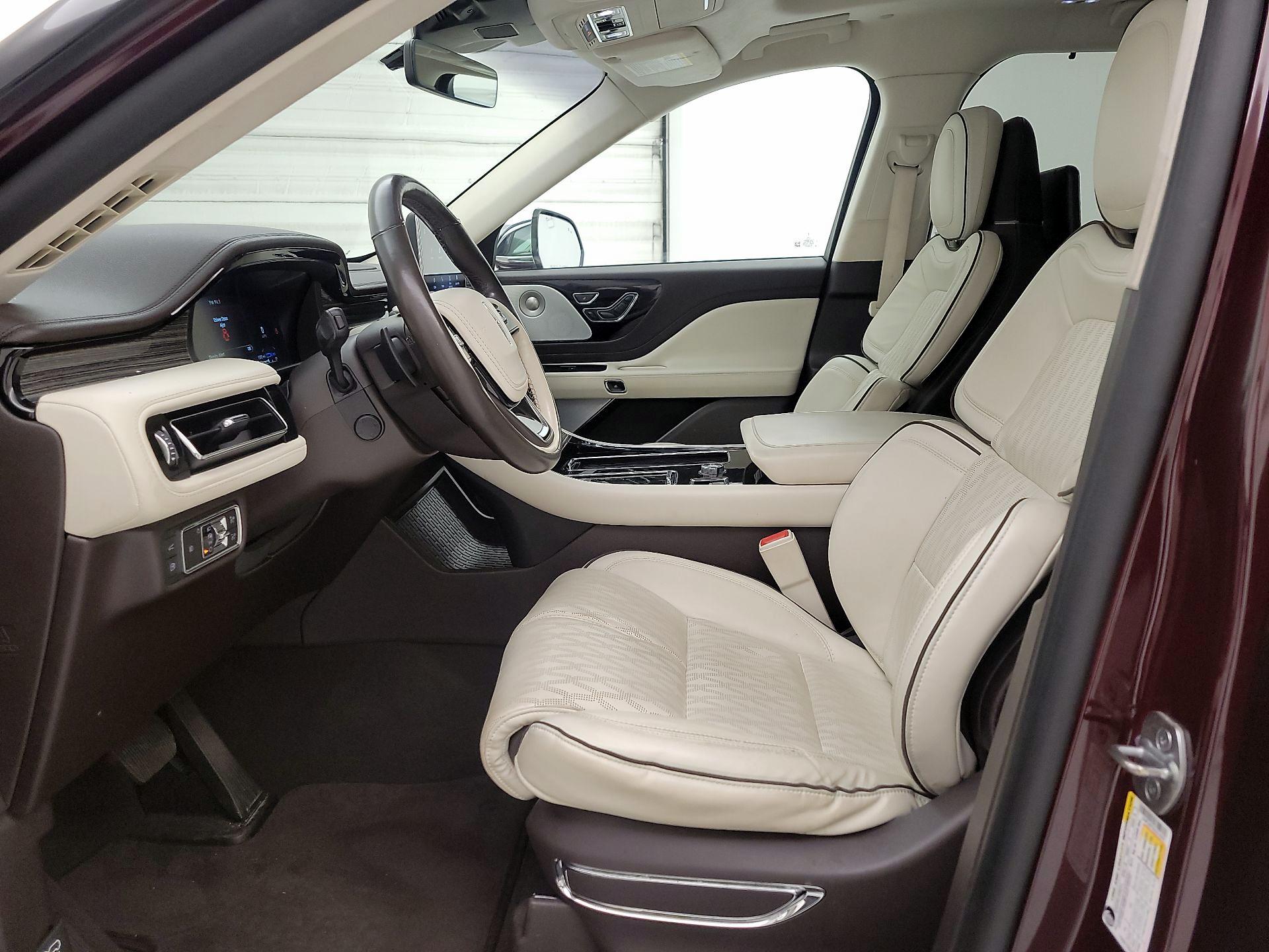 Thumbnail: 2020 Lincoln Aviator - 11