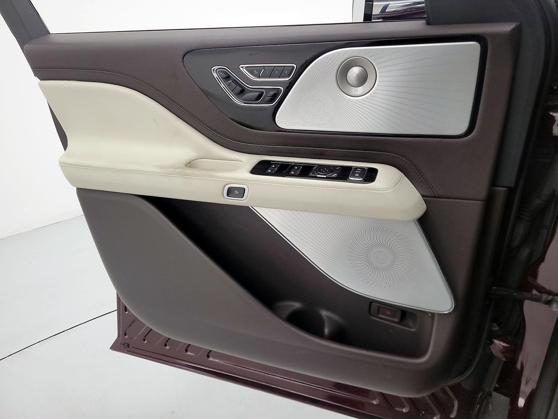 Thumbnail: 2020 Lincoln Aviator - 12