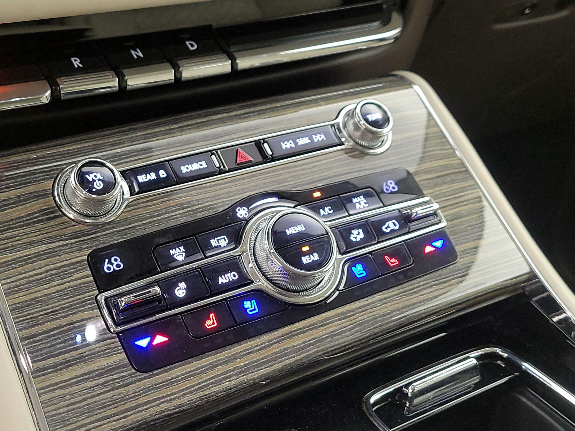 Thumbnail: 2020 Lincoln Aviator - 16