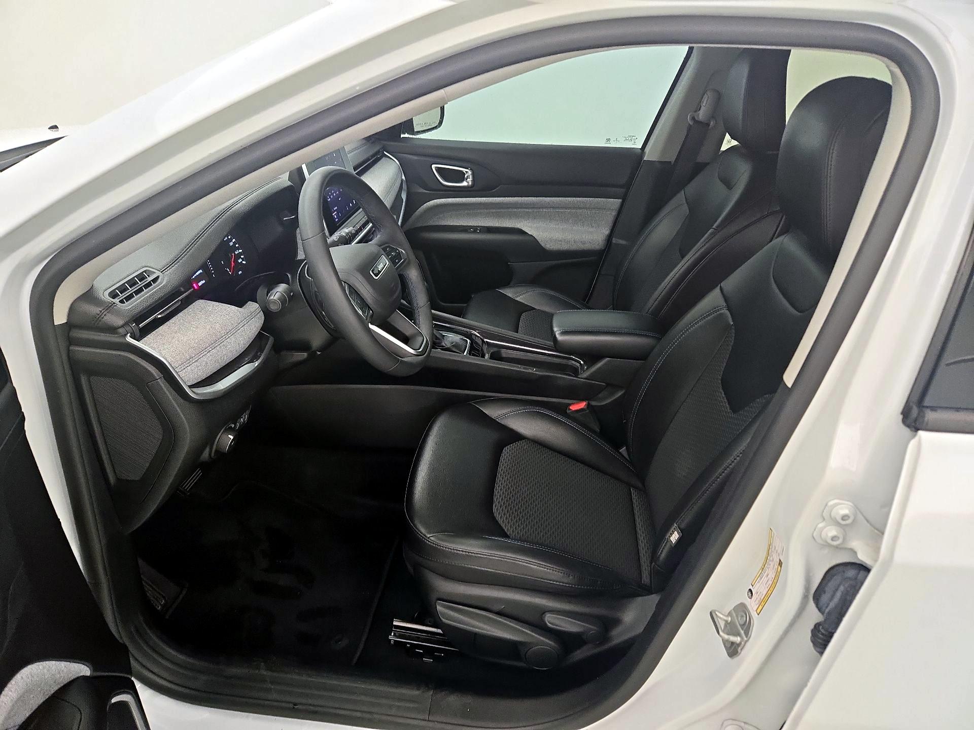 Thumbnail: 2022 Jeep Compass - 11