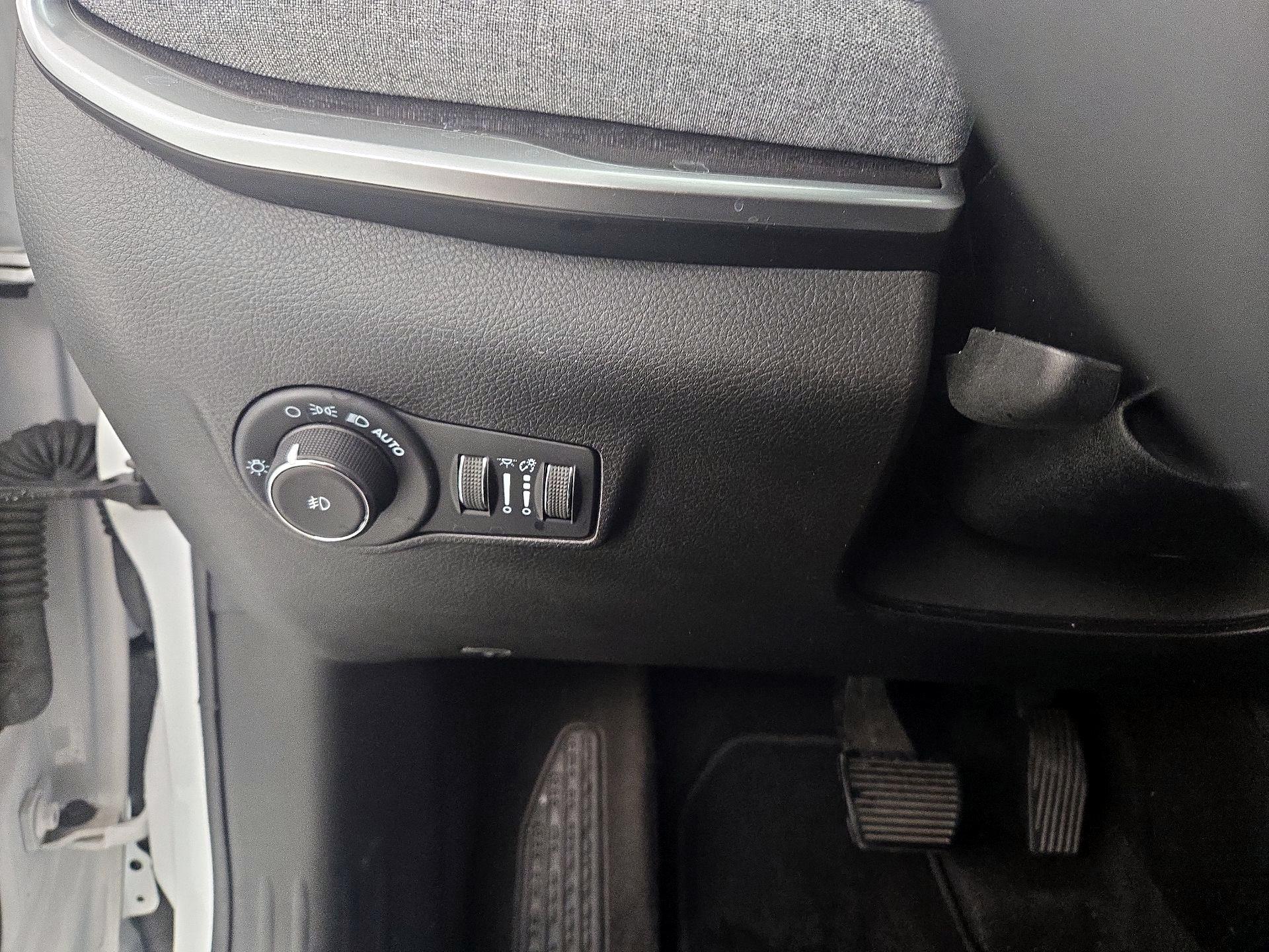 Thumbnail: 2022 Jeep Compass - 13