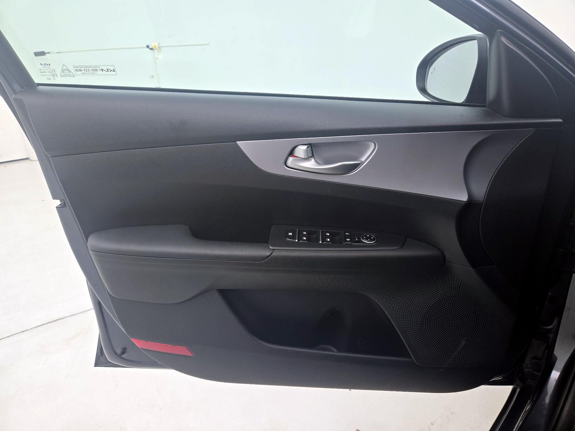 Thumbnail: 2023 Kia Forte - 12