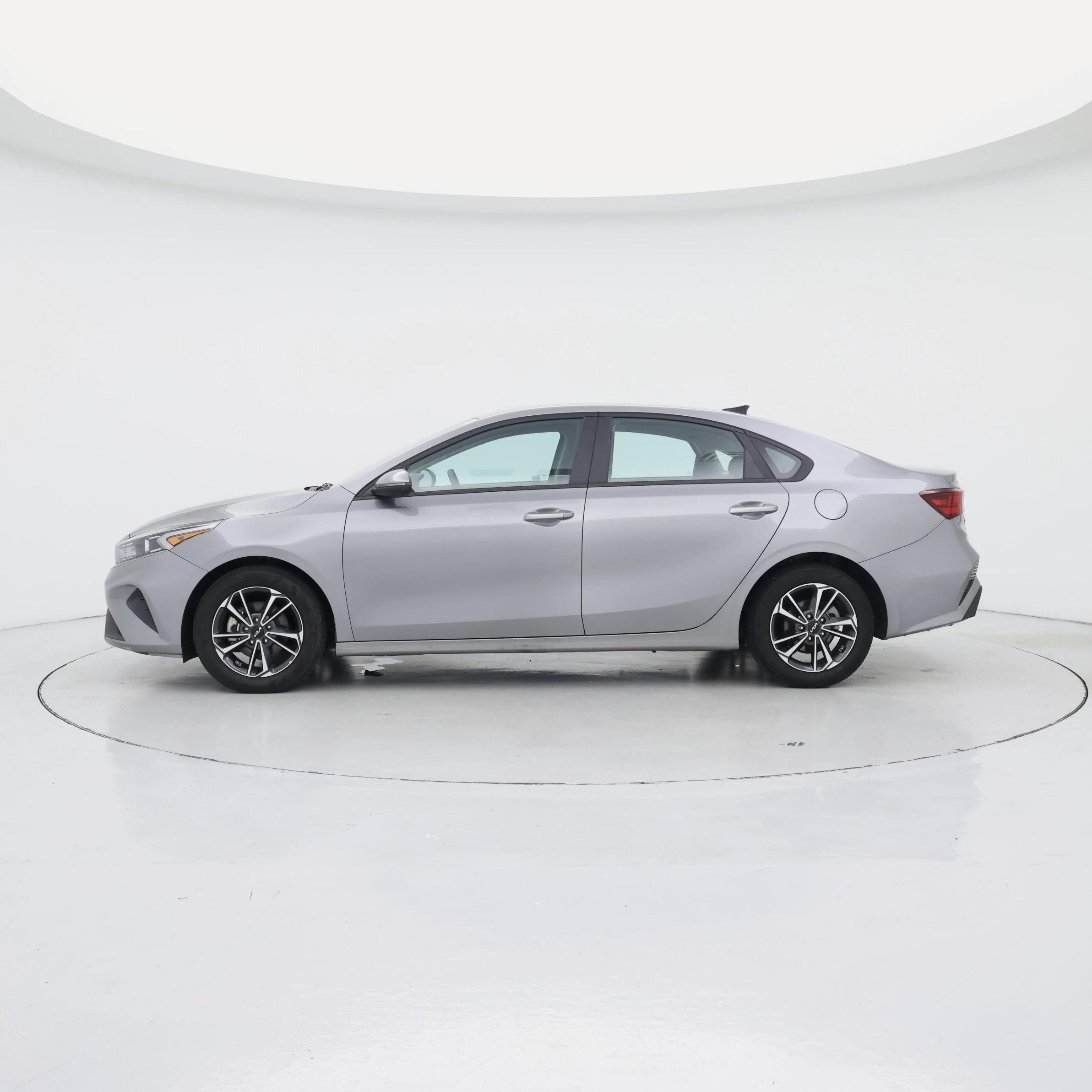 Thumbnail: 2023 Kia Forte - 3
