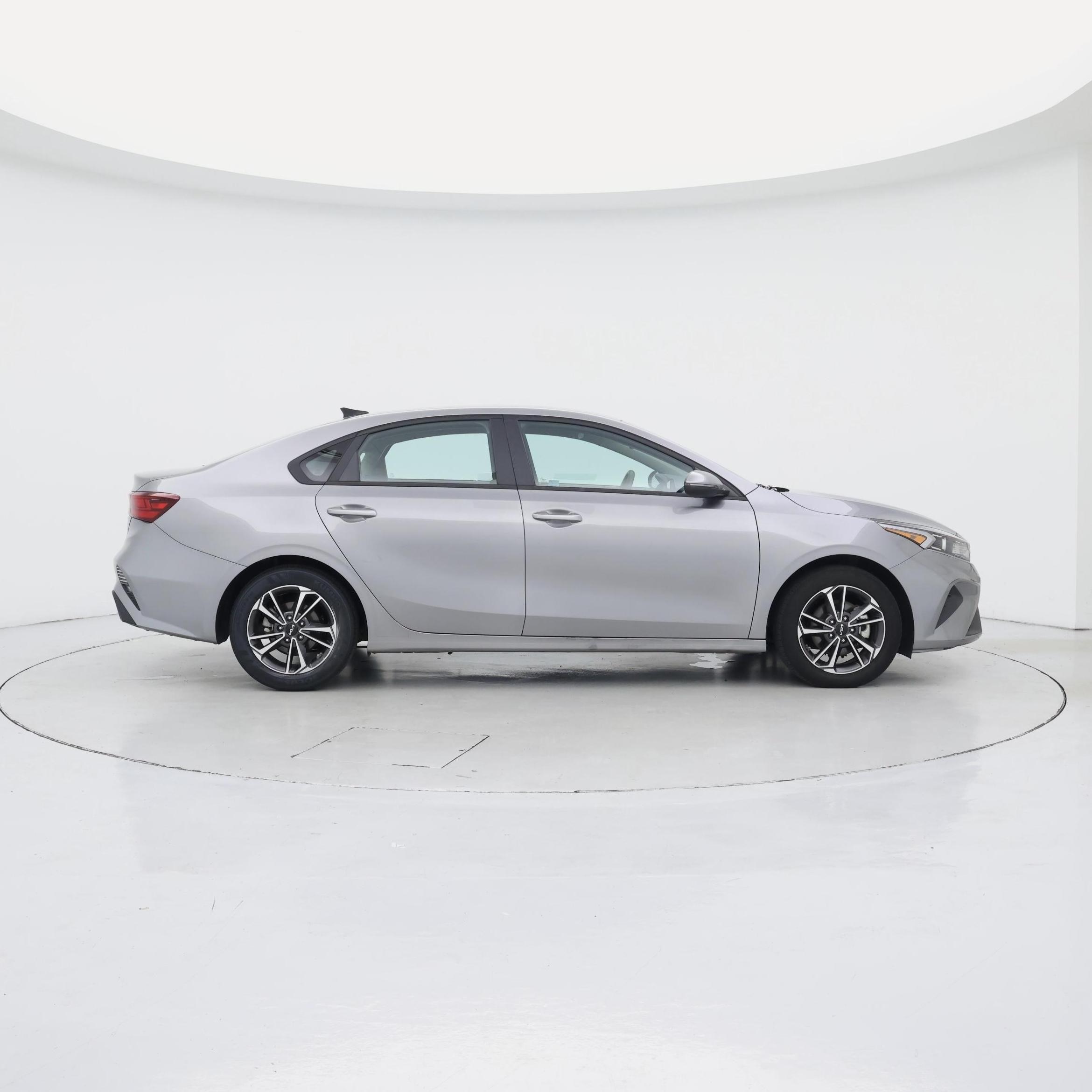 Thumbnail: 2023 Kia Forte - 7