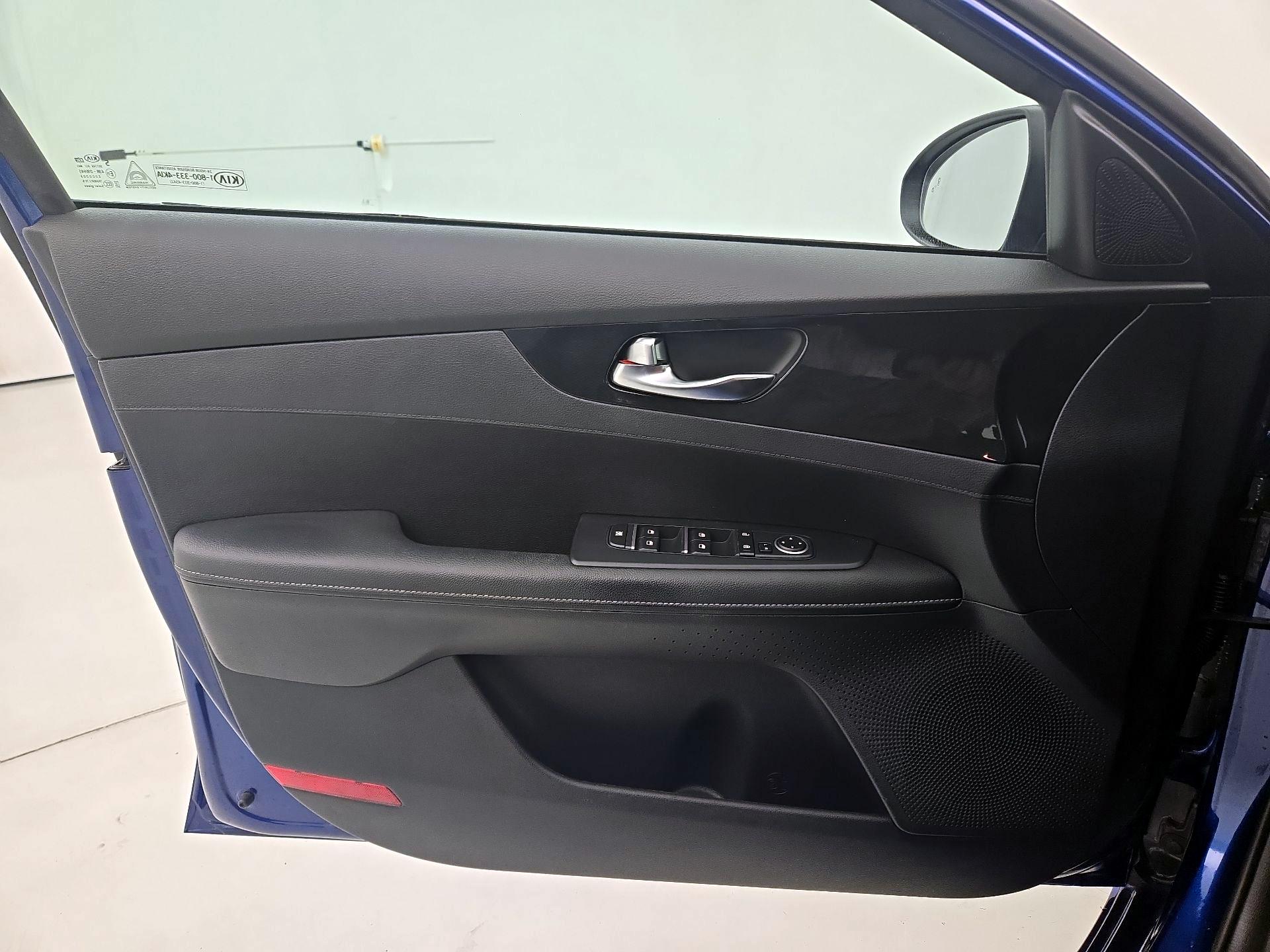 Thumbnail: 2021 Kia Forte - 12
