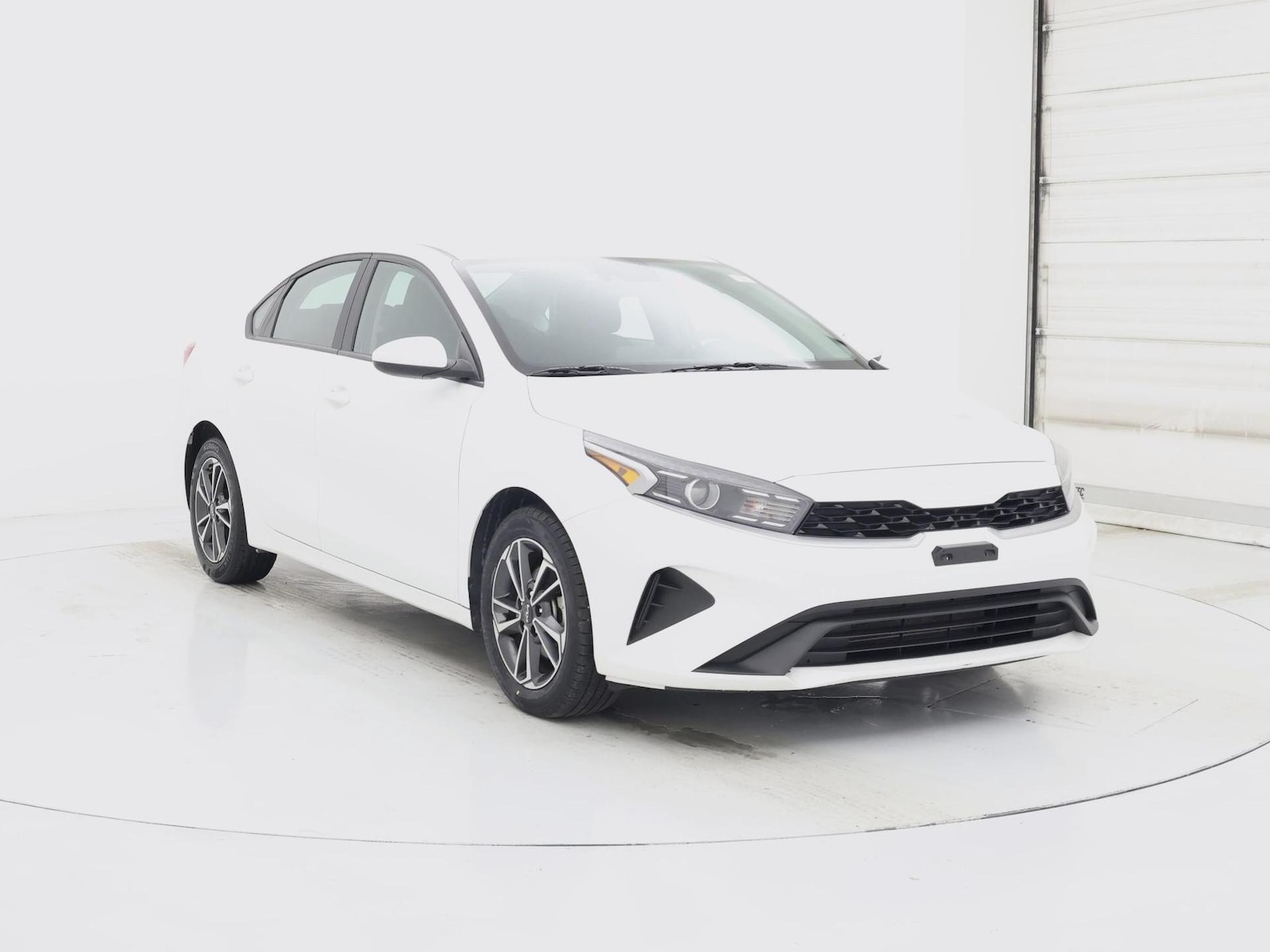 2023 Kia Forte LXS - Photo 2