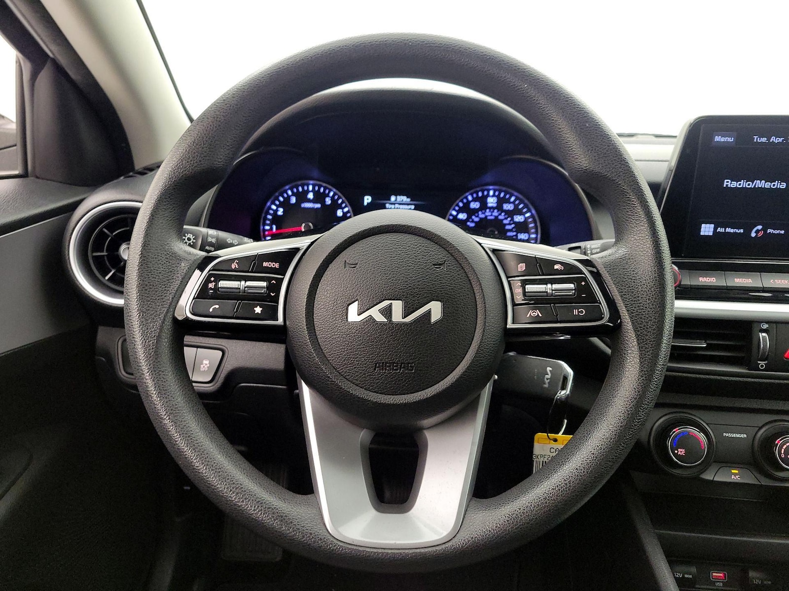 2023 Kia Forte LXS - Photo 11