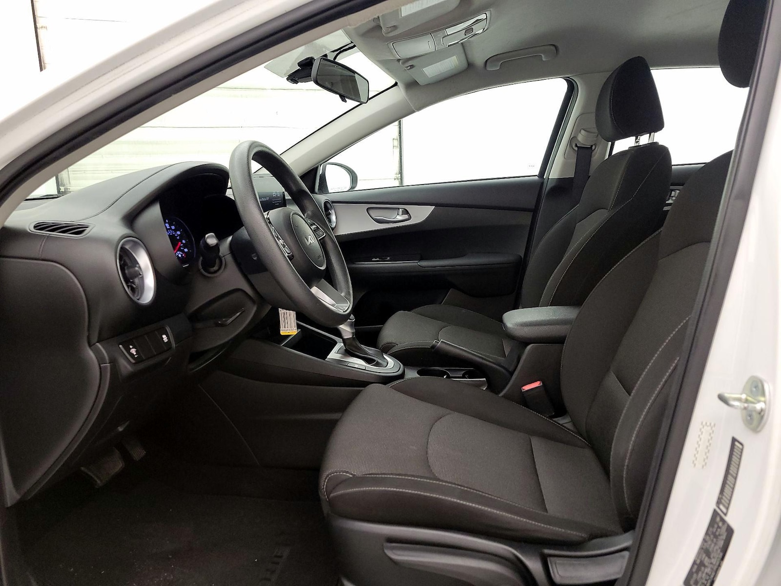 2023 Kia Forte LXS - Photo 12