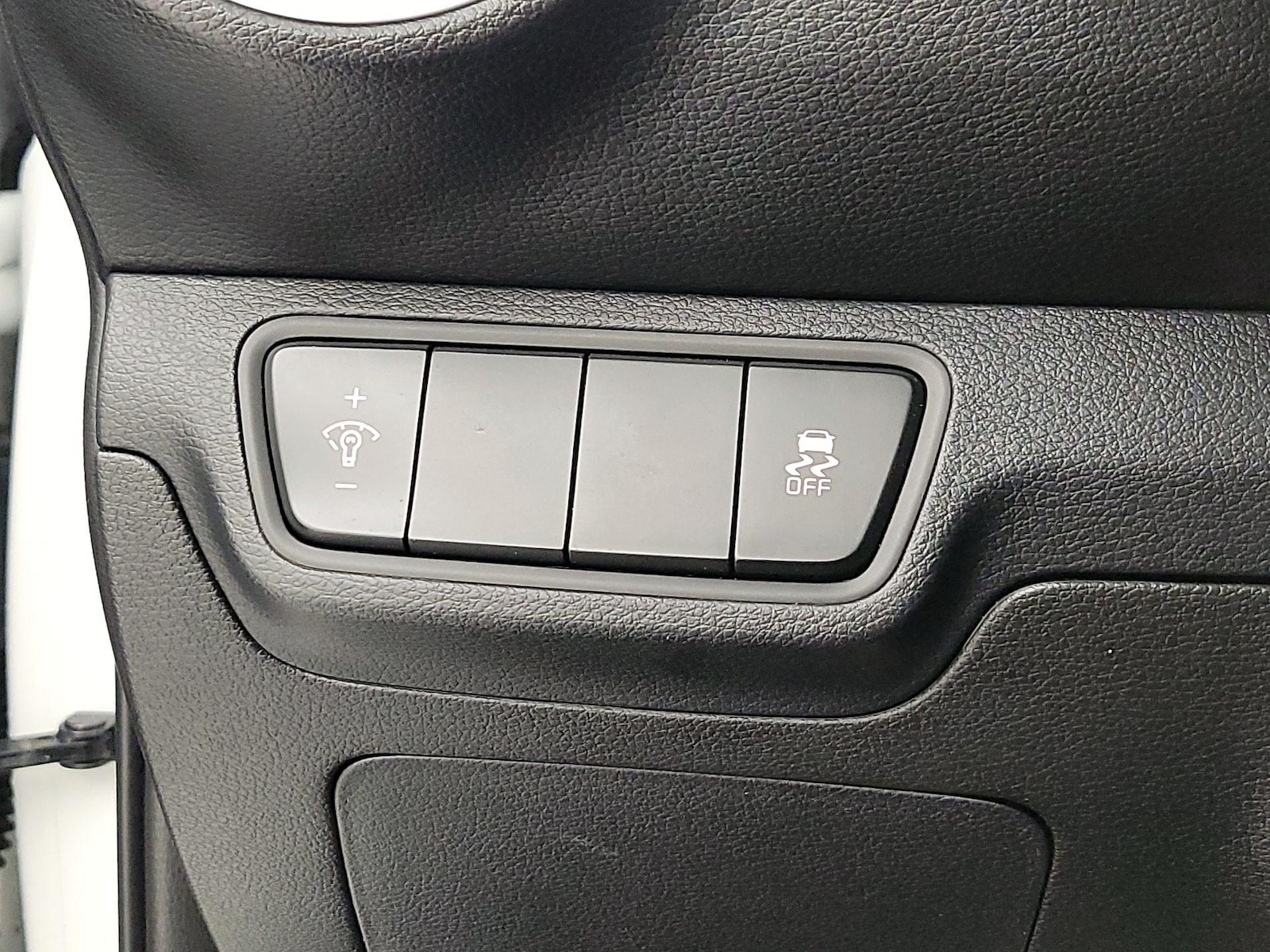 2023 Kia Forte LXS - Photo 14