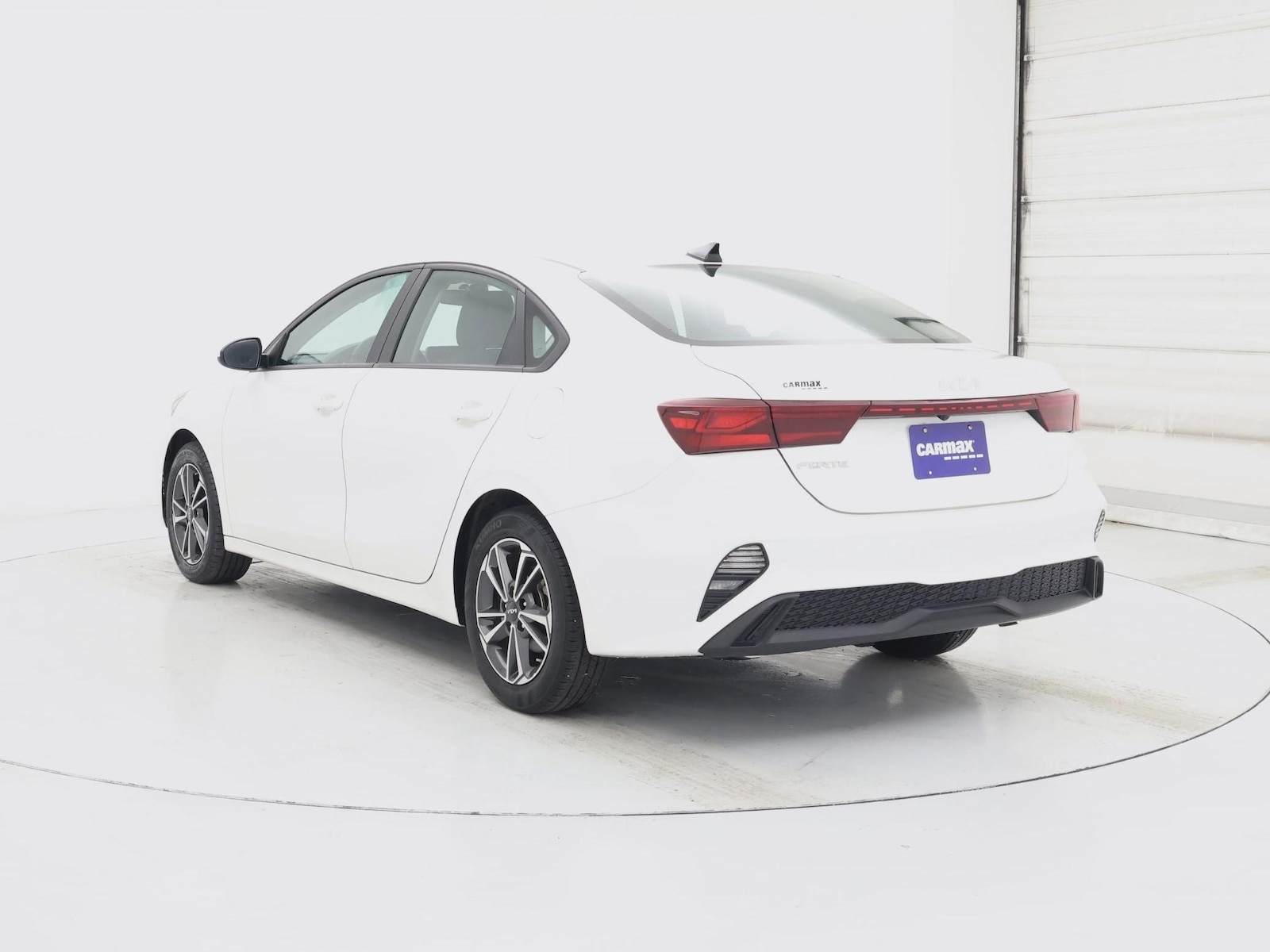 2023 Kia Forte LXS - Photo 3