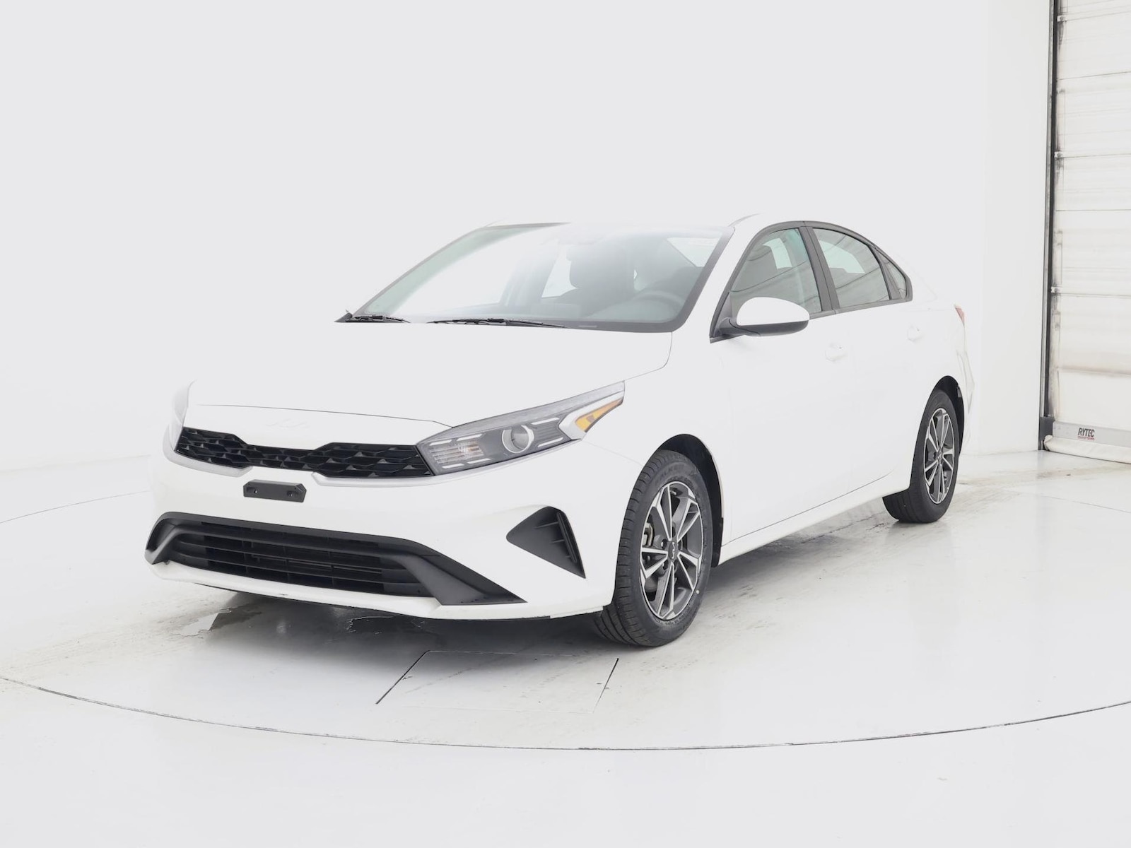 2023 Kia Forte LXS - Photo 5