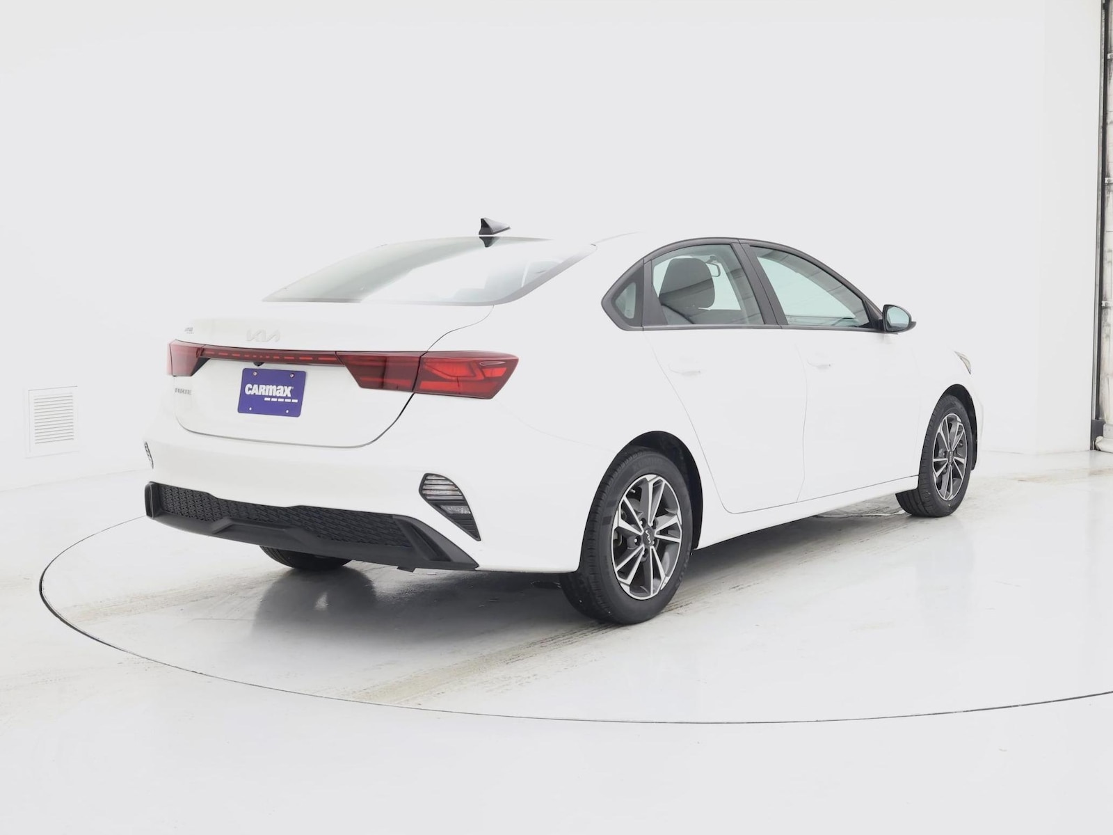 2023 Kia Forte LXS - Photo 9