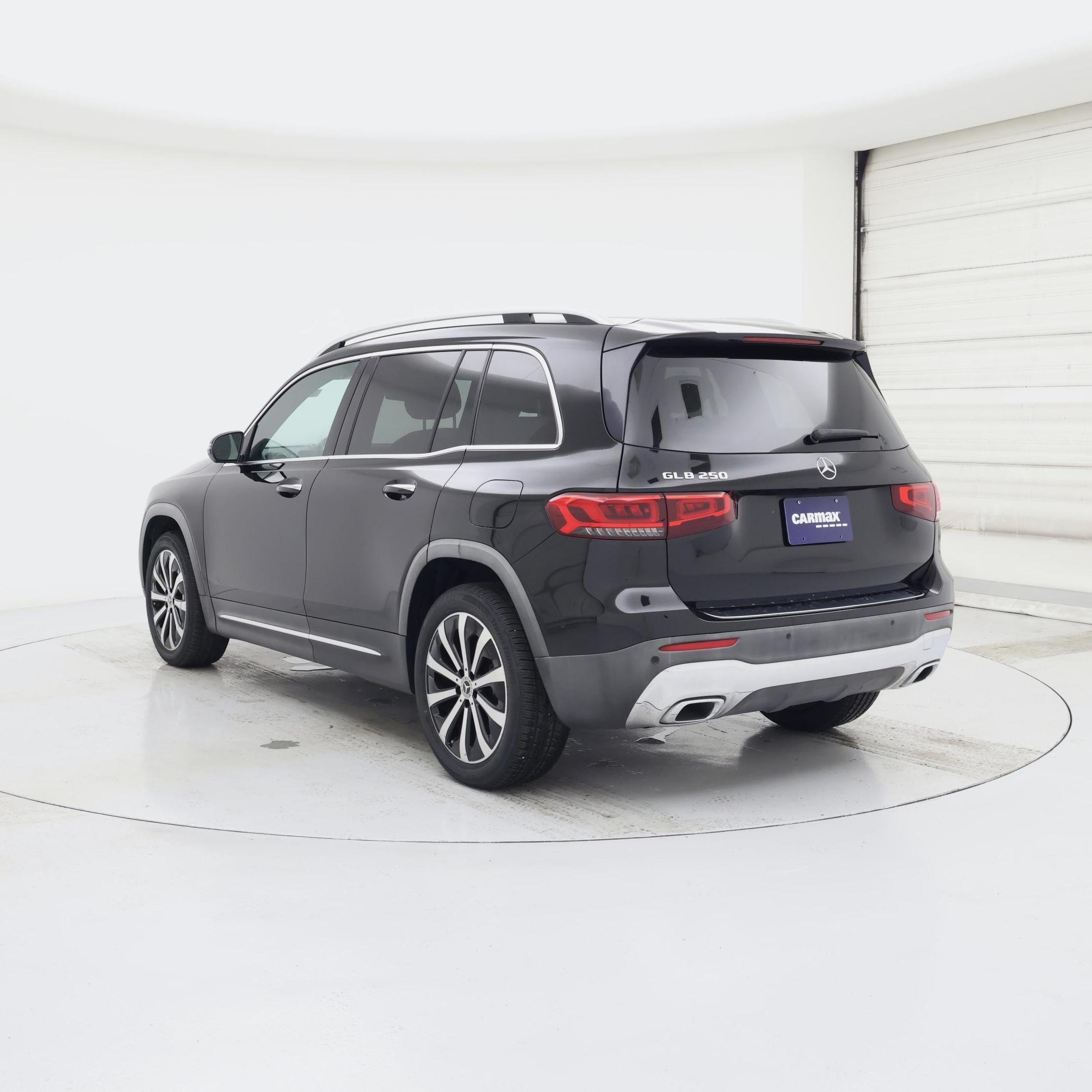 Thumbnail: 2021 Mercedes-Benz GLB - 2