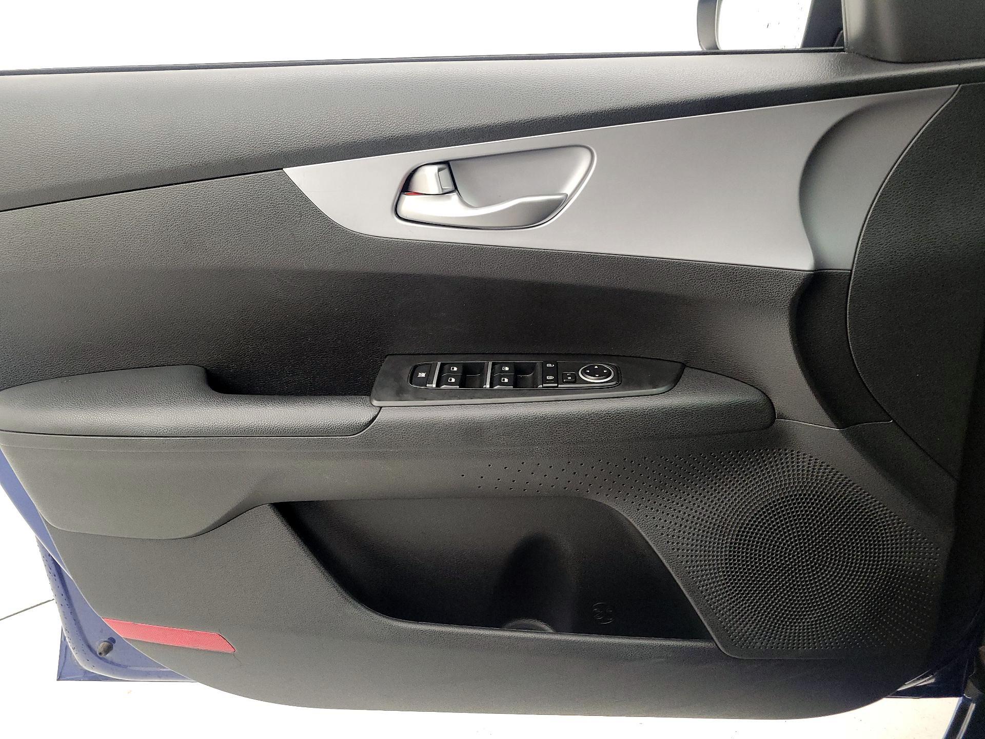 Thumbnail: 2023 Kia Forte - 12