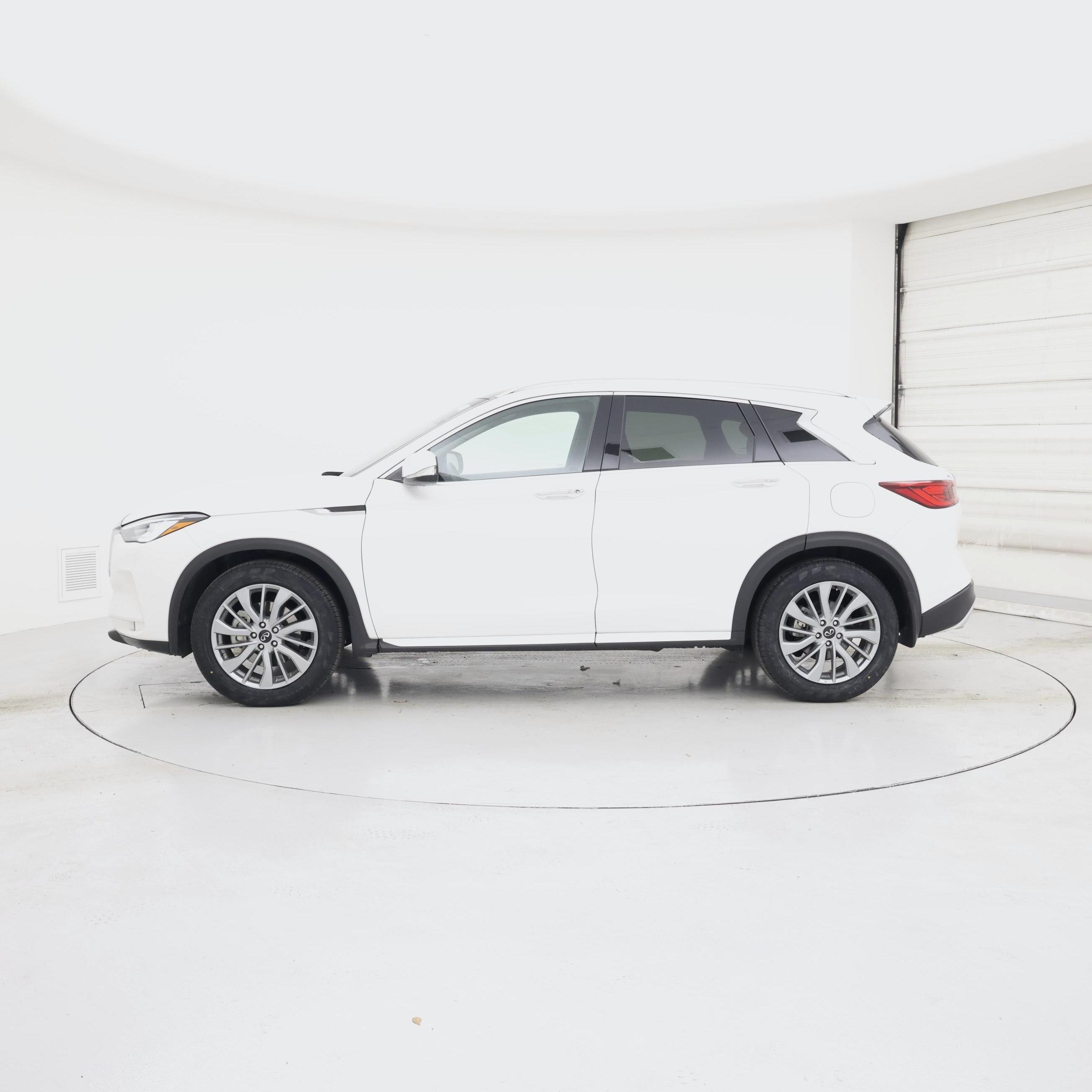 Thumbnail: 2023 INFINITI QX50 - 3