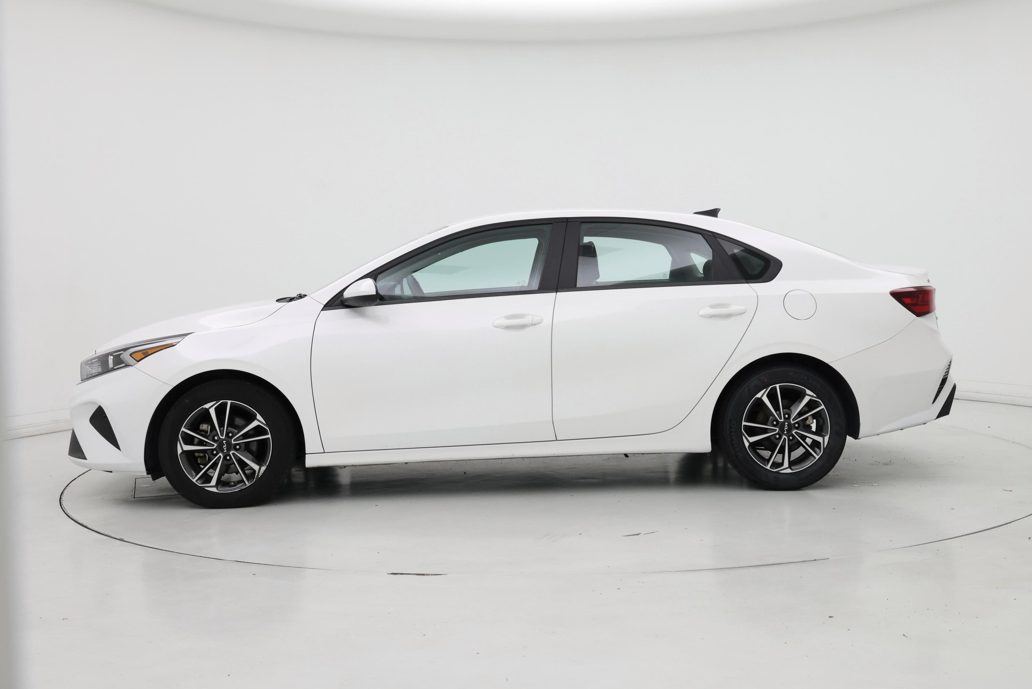 Thumbnail: 2023 Kia Forte - 3